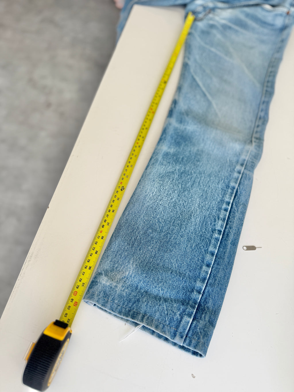 W29 L31 vintage Levis 501 28-29” measured medium faded blue made in 80s