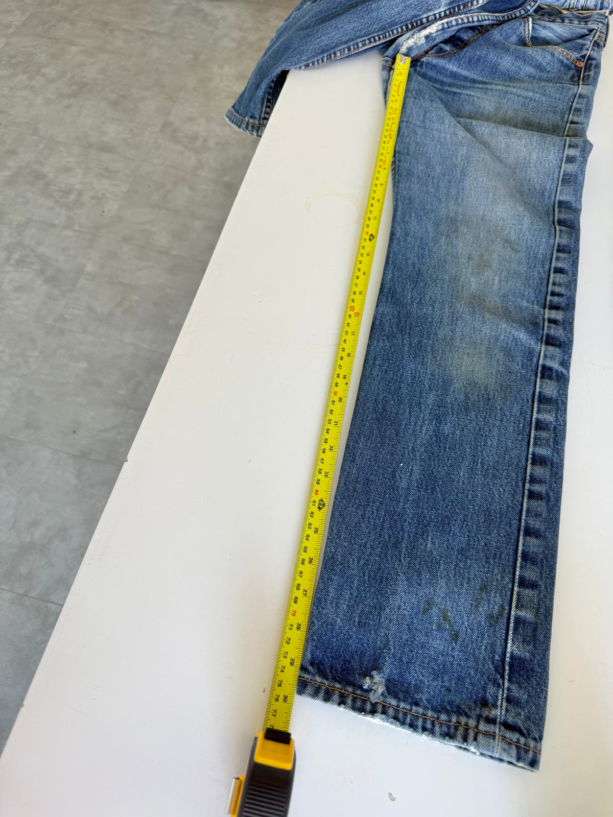 W26 L30 vintage Levis 501 dark blue 25/26” measured waist Y2K levis 501s