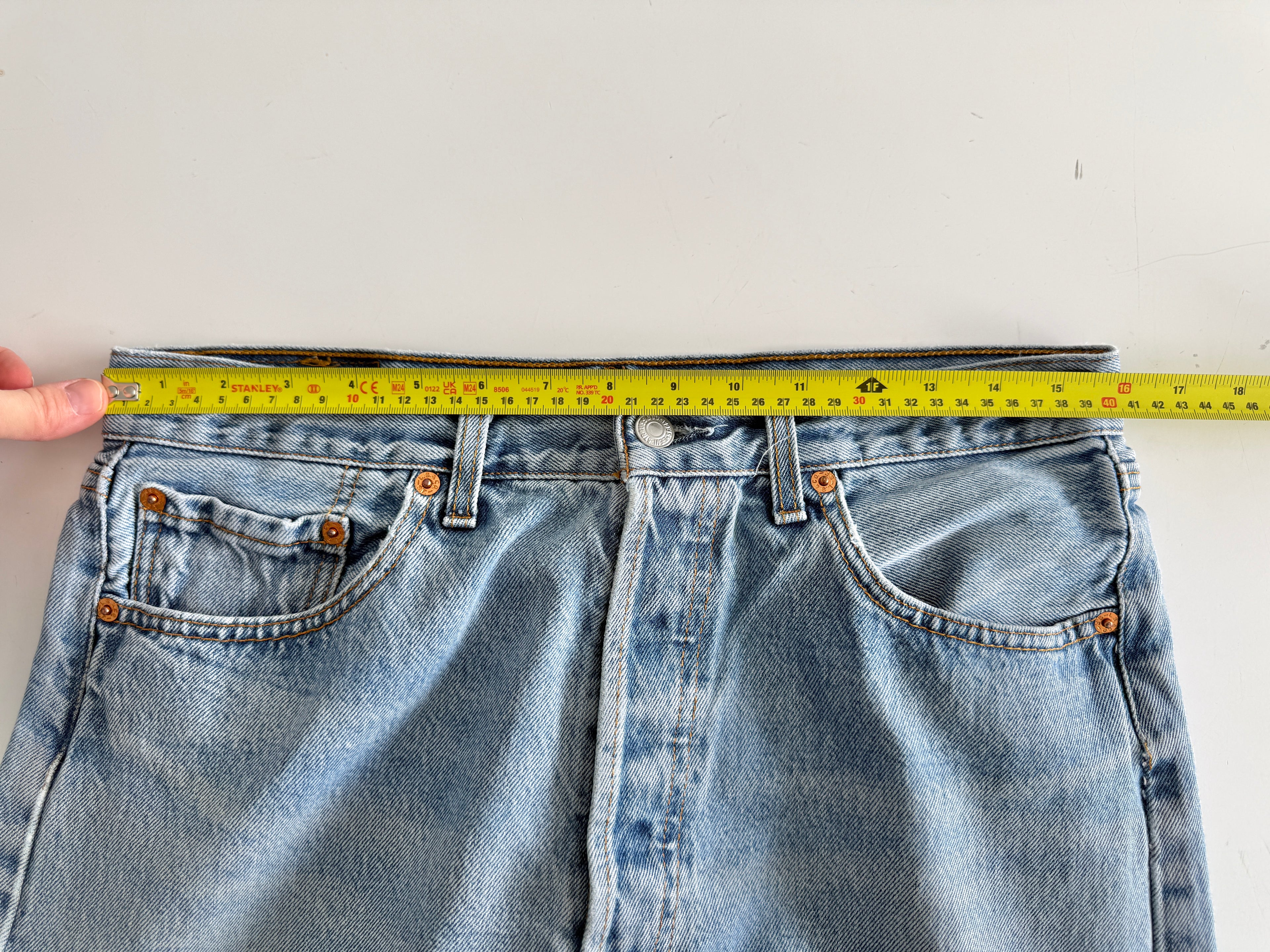 W31 L29 vintage Levis 501 31” measured unique faded blue denim 90s Levi’s 501s