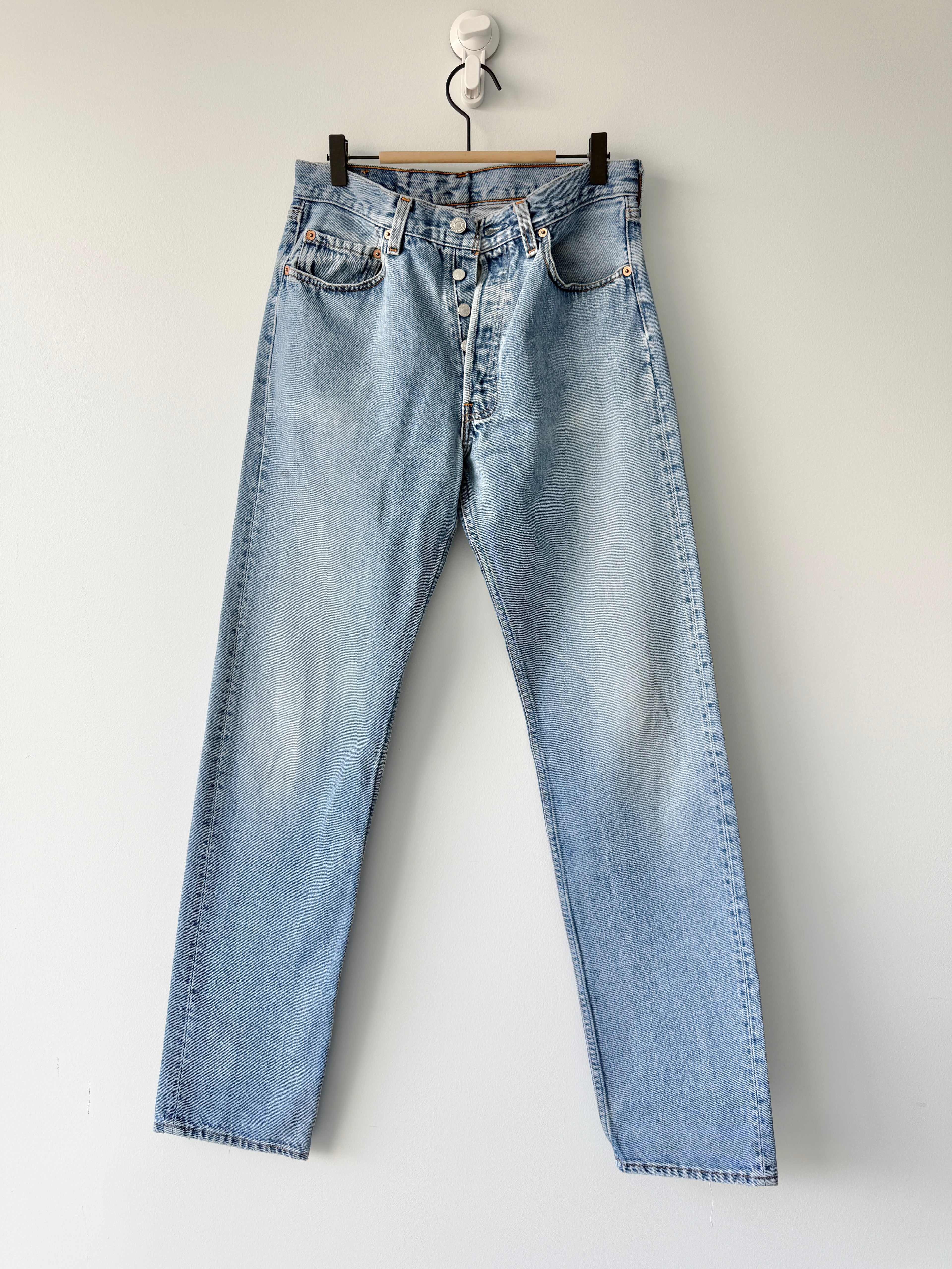 W29 L34 vintage Levis 501 29” measured medium light blue faded 90s denim Levi’s 501s USA
