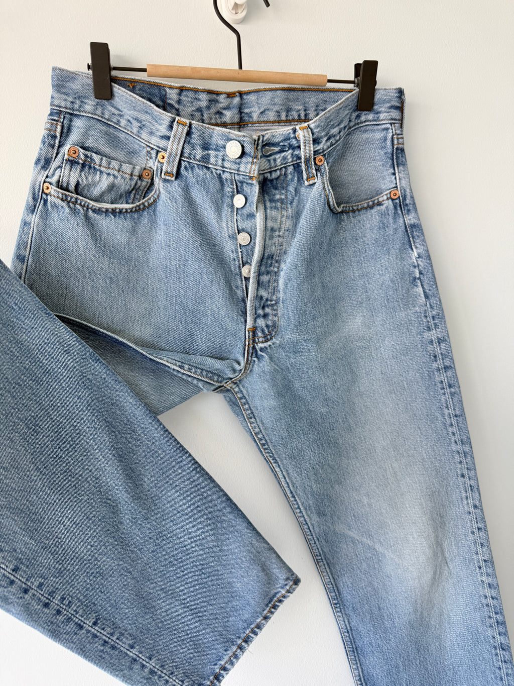 W29 L34 vintage Levis 501 29” measured medium light blue faded 90s denim Levi’s 501s USA