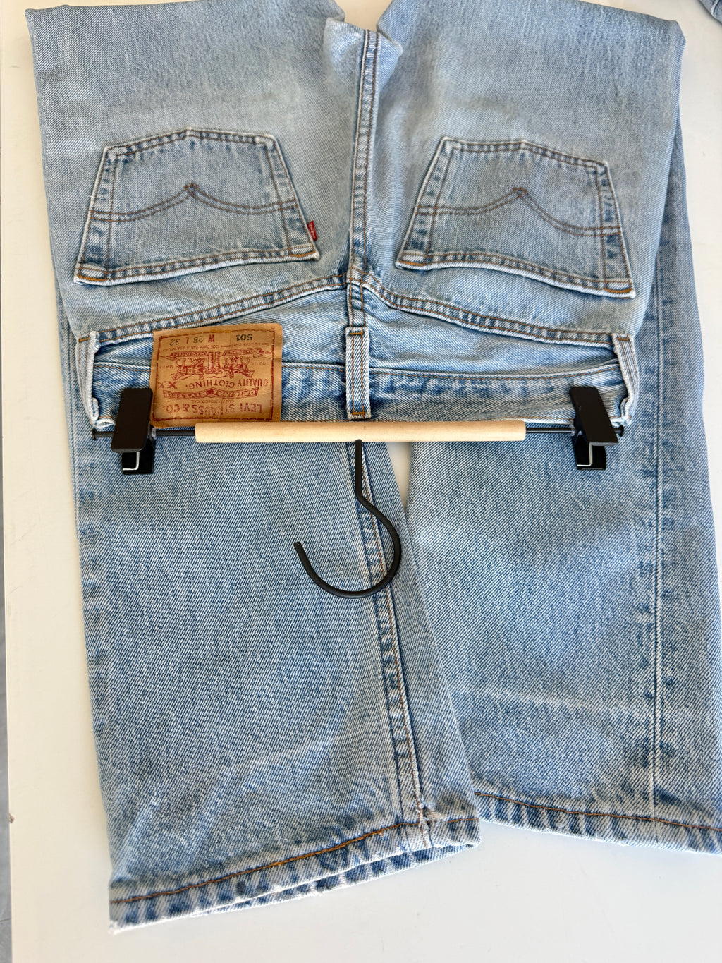 W25 L32 vintage Levis 501 medium light blue 24/25” measured waist 501s USA 90s for women tag
