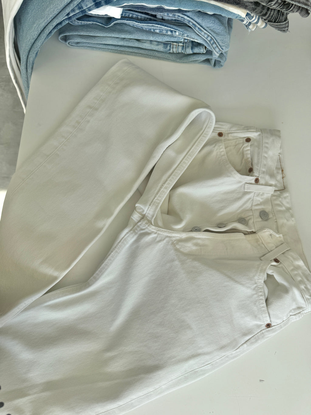 W24 L28 vintage Levis 501 23/24” measured waist white 501s 90s denim
