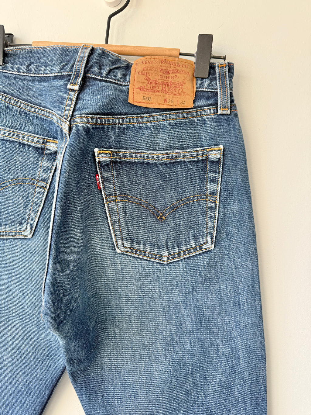 W27 L33 vintage Levis 501 26-27” dark f blue 90s Levi’s 501s USA