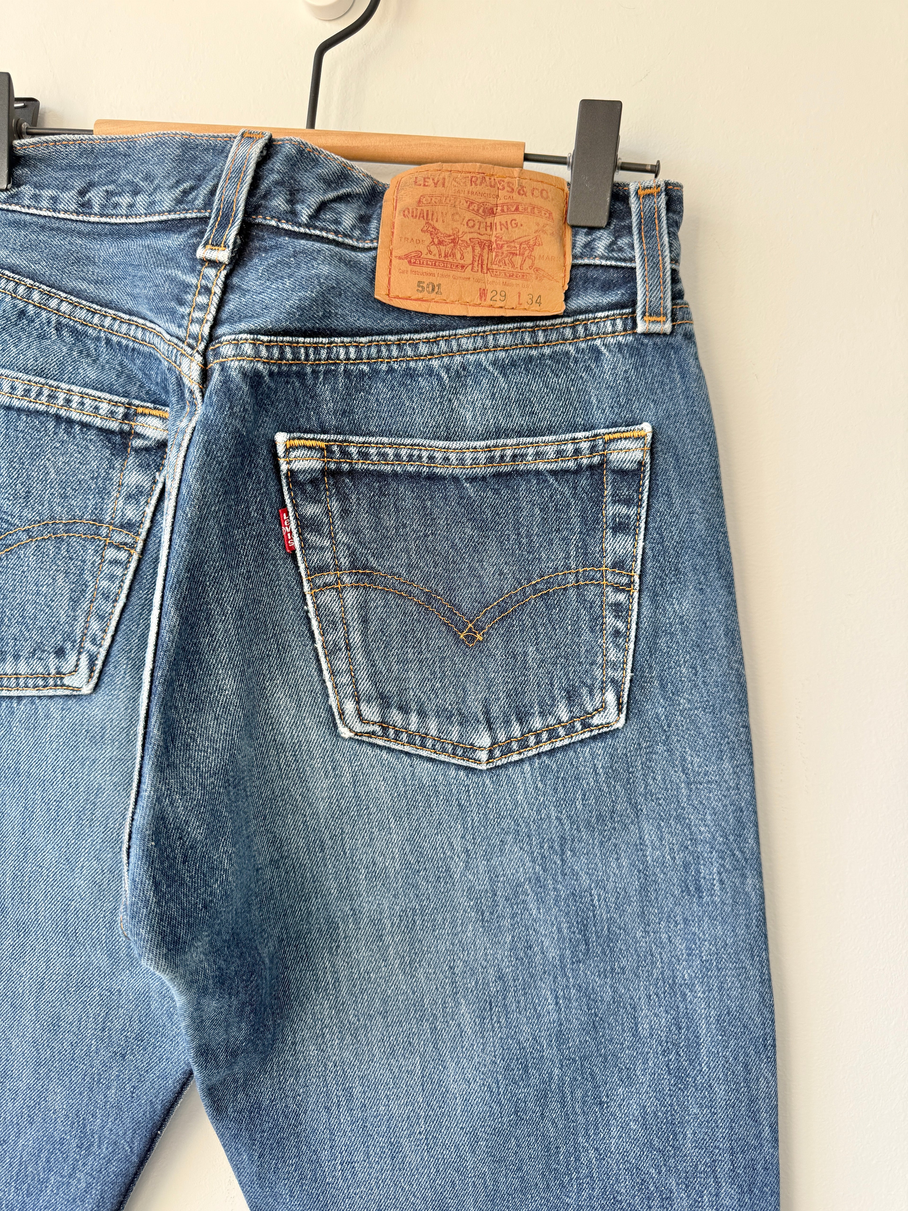 W27 L33 vintage Levis 501 26-27” dark f blue 90s Levi’s 501s USA