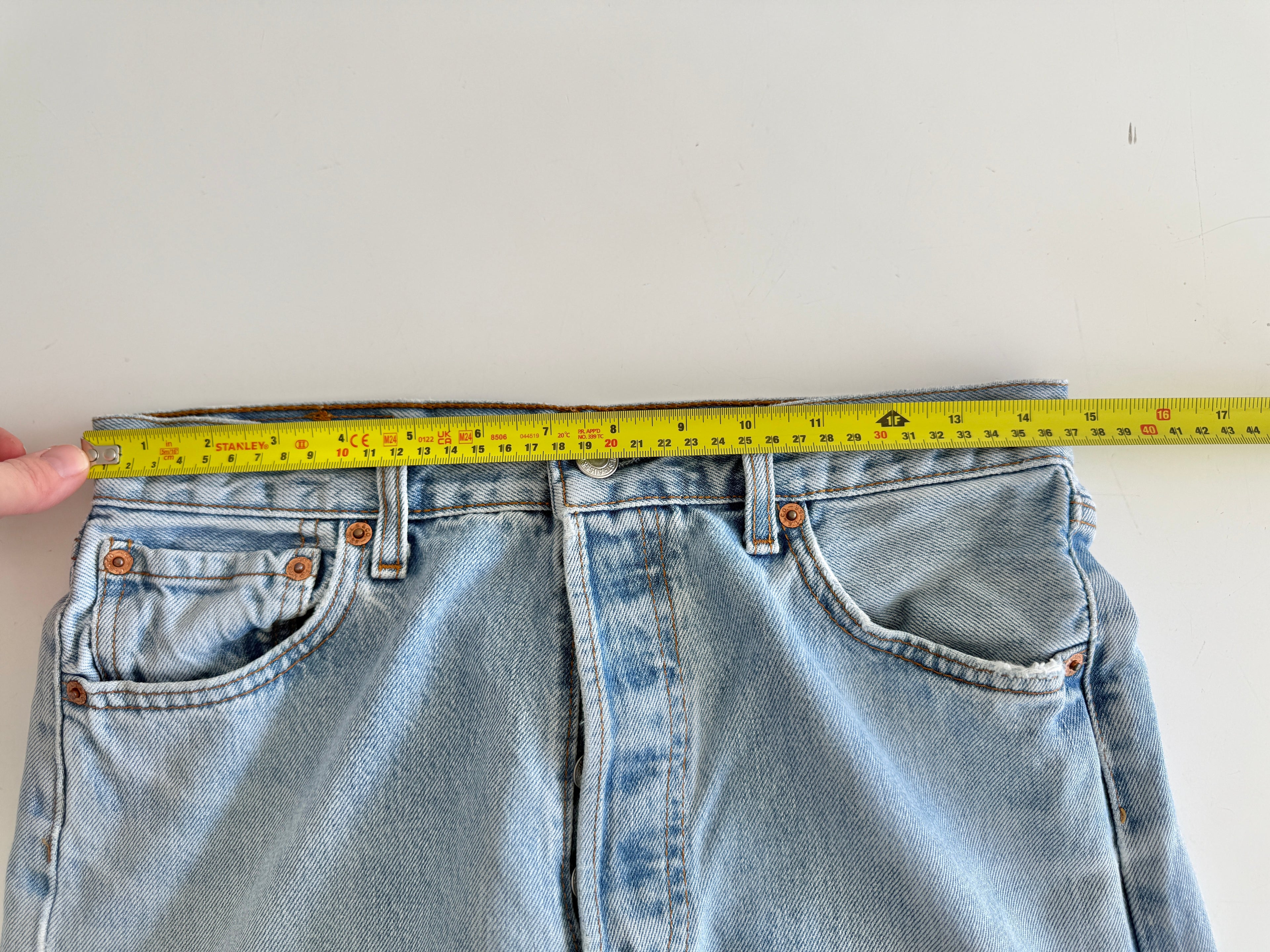 W28 L33 vintage Levis 501 27-28” measured light faded blue made in 90s