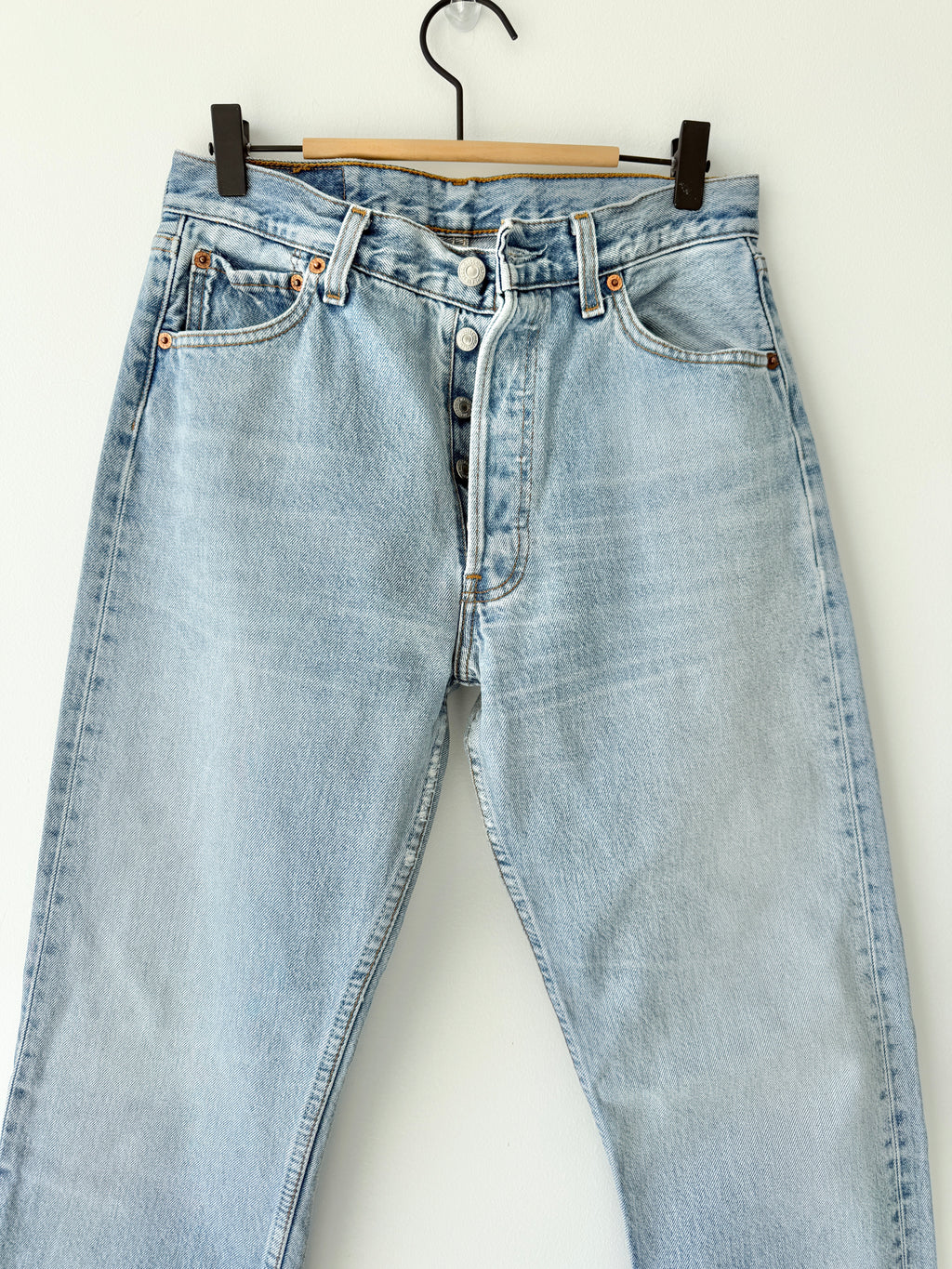W29 L32 vintage Levis 501 28/29” light blue Levi’s 501s 90s
