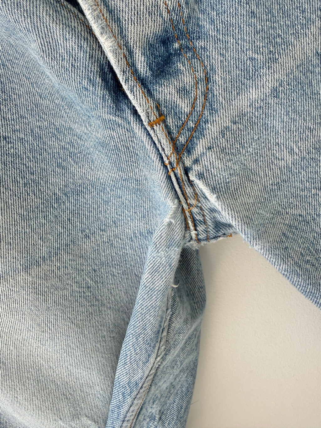Soft denim W34 L29 vintage Levis 501 33/34” measured waist light faded blue distressed USA 90s 501s