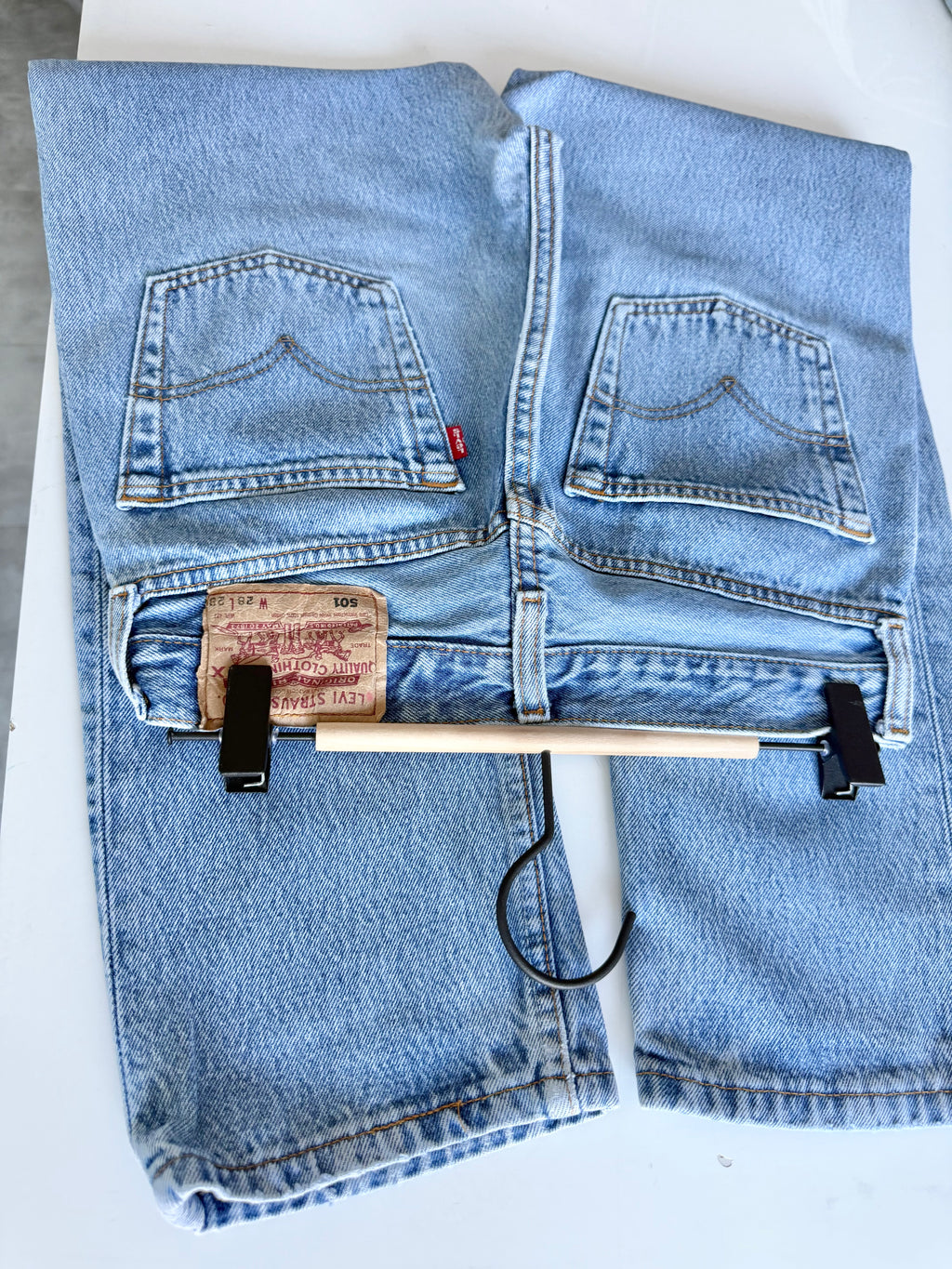 W25 L28 vintage Levis 501 medium blue faded 25” measured waist 90s levis 501s
