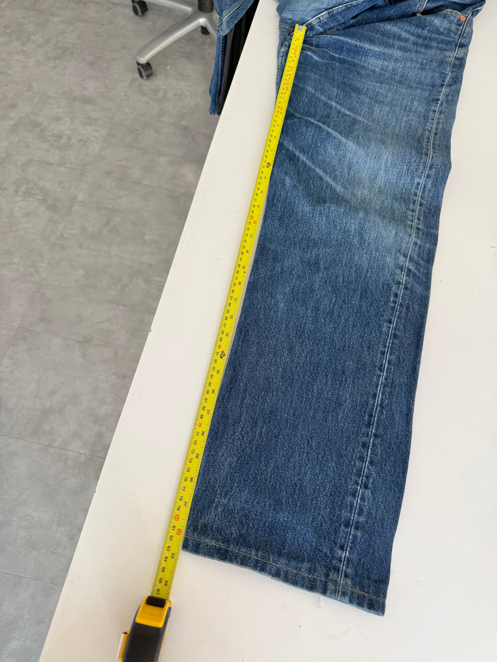 W34 L32 vintage Levis 501 dark blue faded 33/34” measured waist 501s 90s