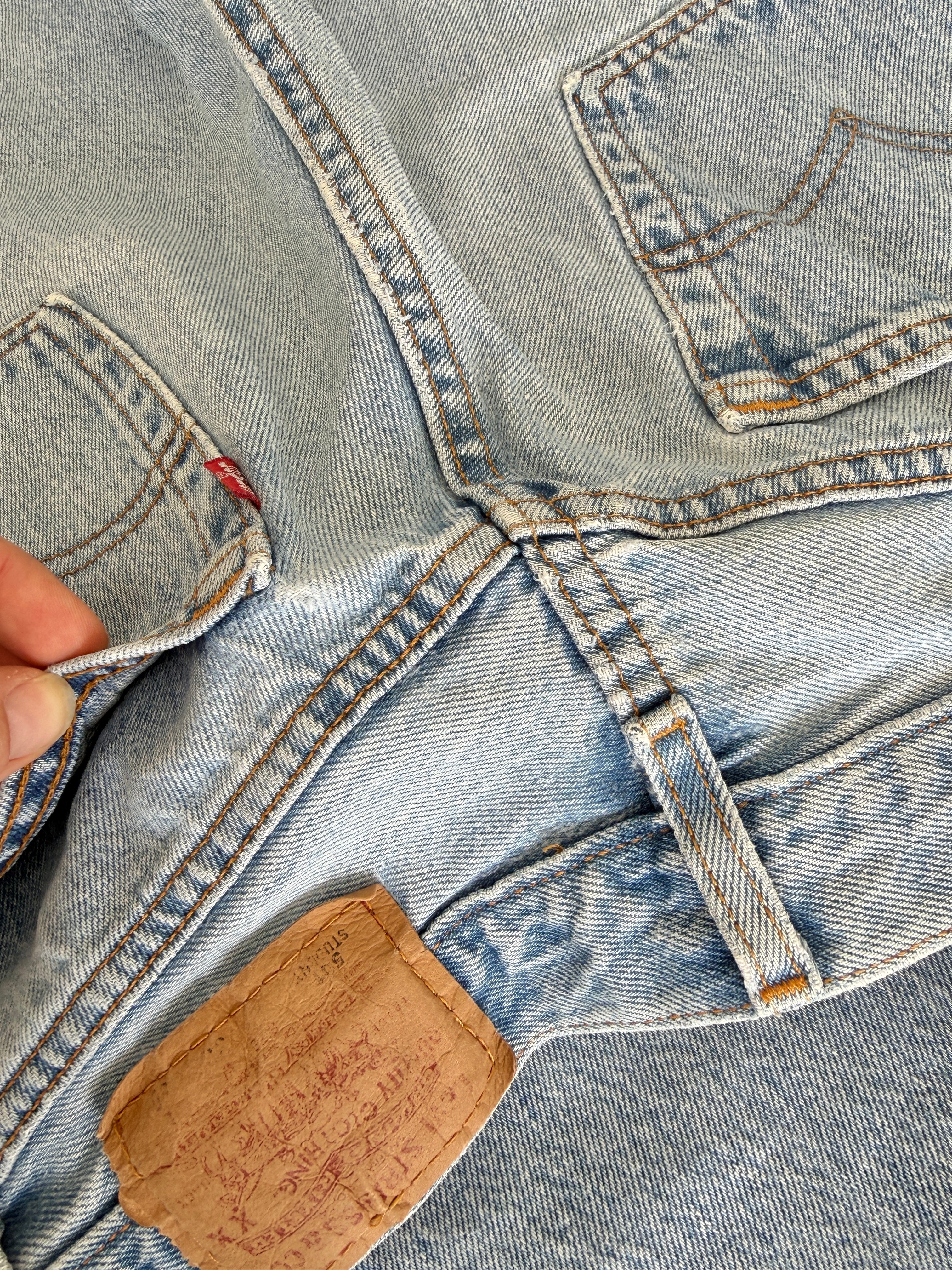 W27 L29 vintage Levis 501 27” measured waist light blue 501s 90s USA student fit denim