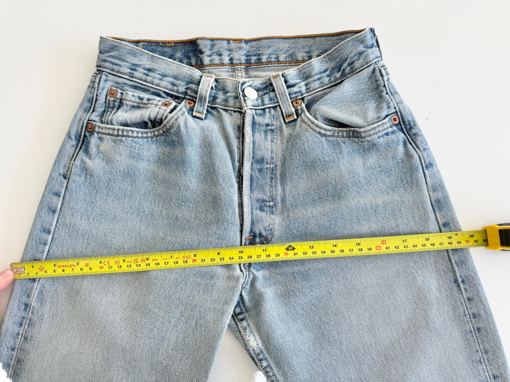 W25 L29 vintage Levis 501 24-25” measured “for women” light blue denim USA y2k