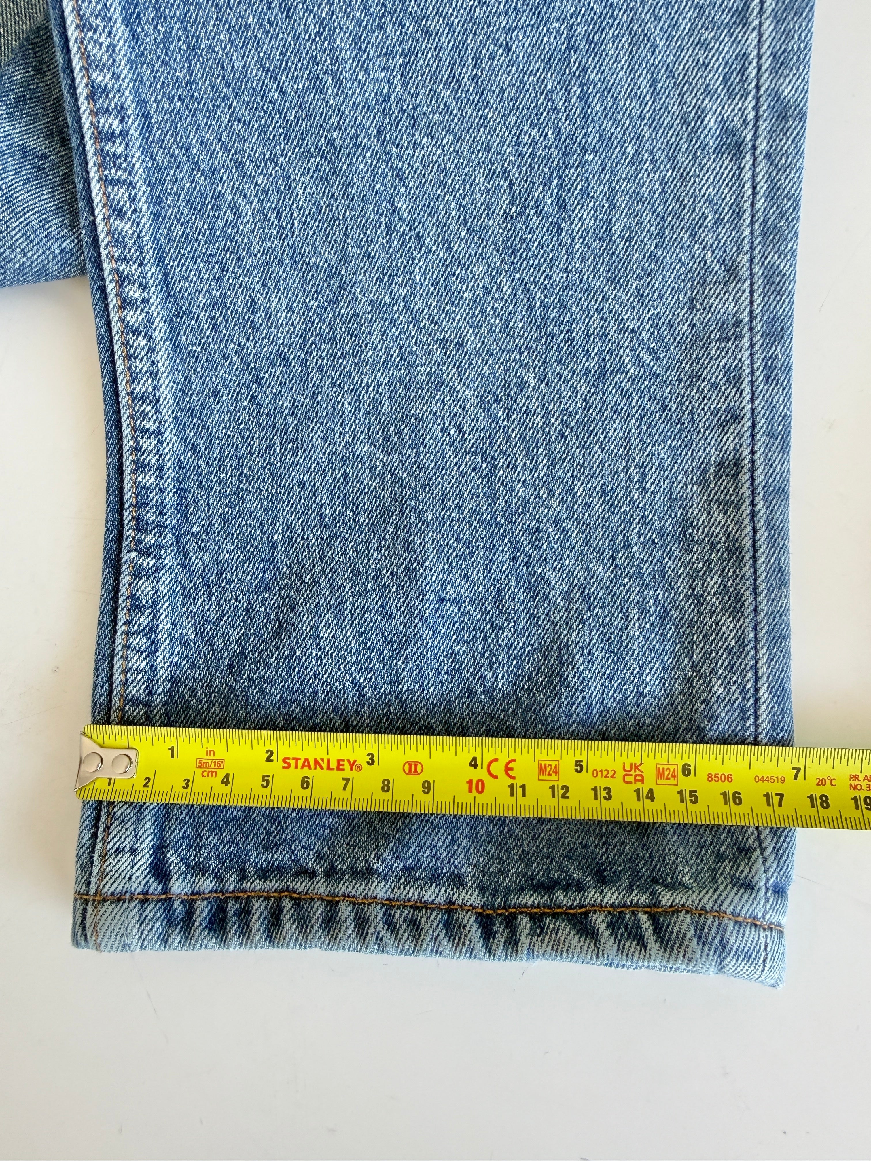 W23 L31 vintage Levis 501 23” measured waist medium darker blue 501s Y2K