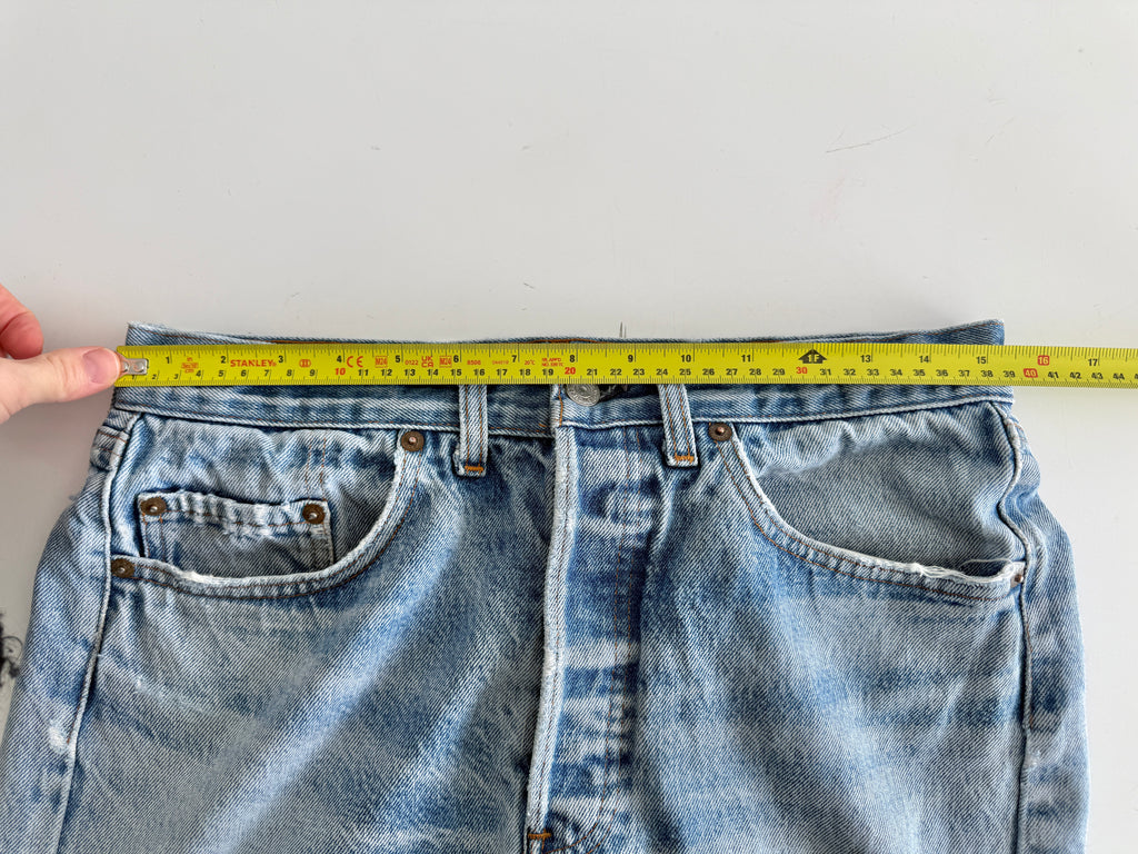 W30 L30 vintage Levis 501 29-30” measured distressed light blue denim 80s 501s