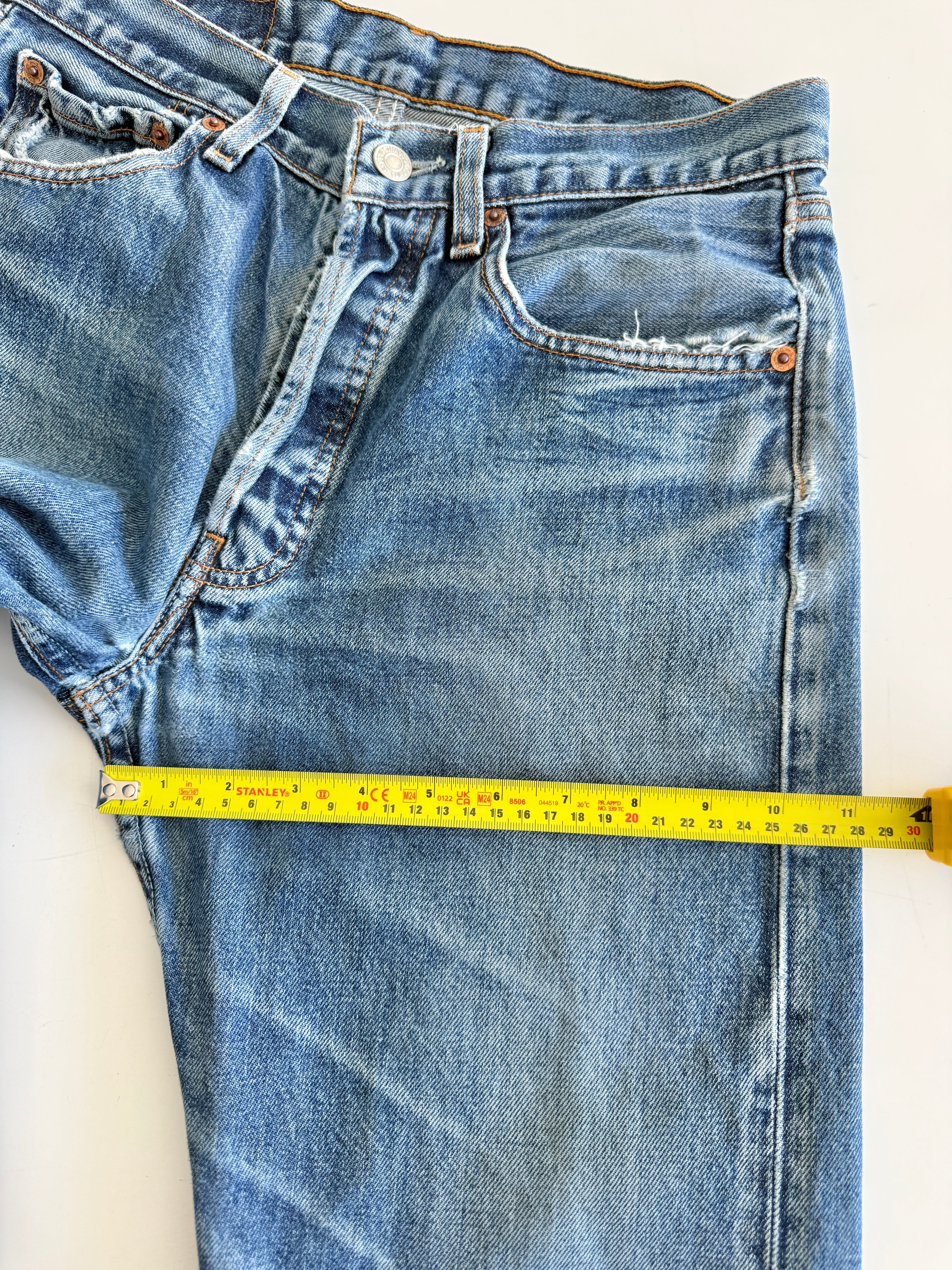 Soft W29 L28 vintage Levis 501 28/29” measured indigo dark blue faded denim Y2K Levi’s 501s