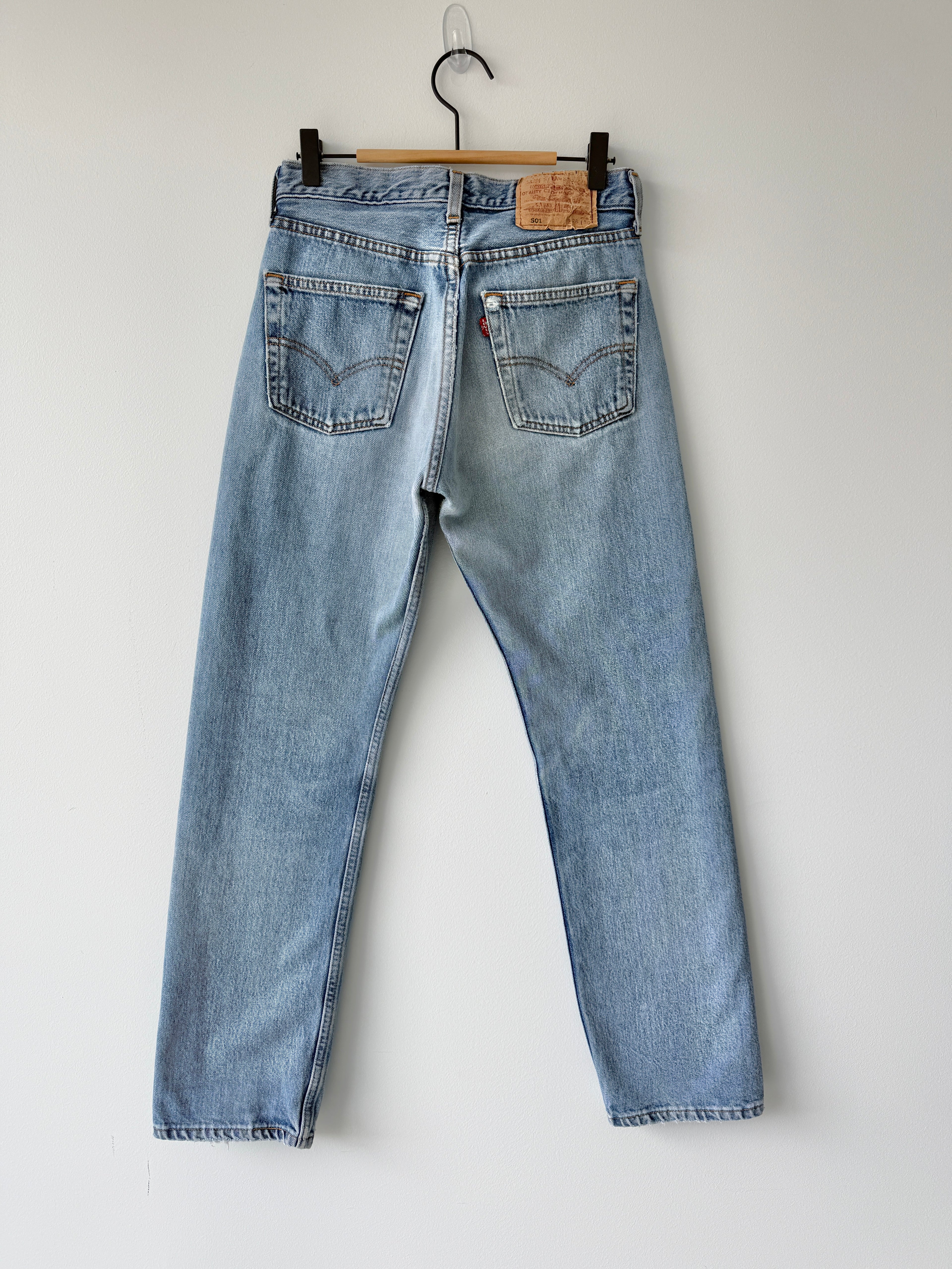 W26 L29 vintage Levis 501s 25/26” light medium blue denim Levi’s 501s 90s USA