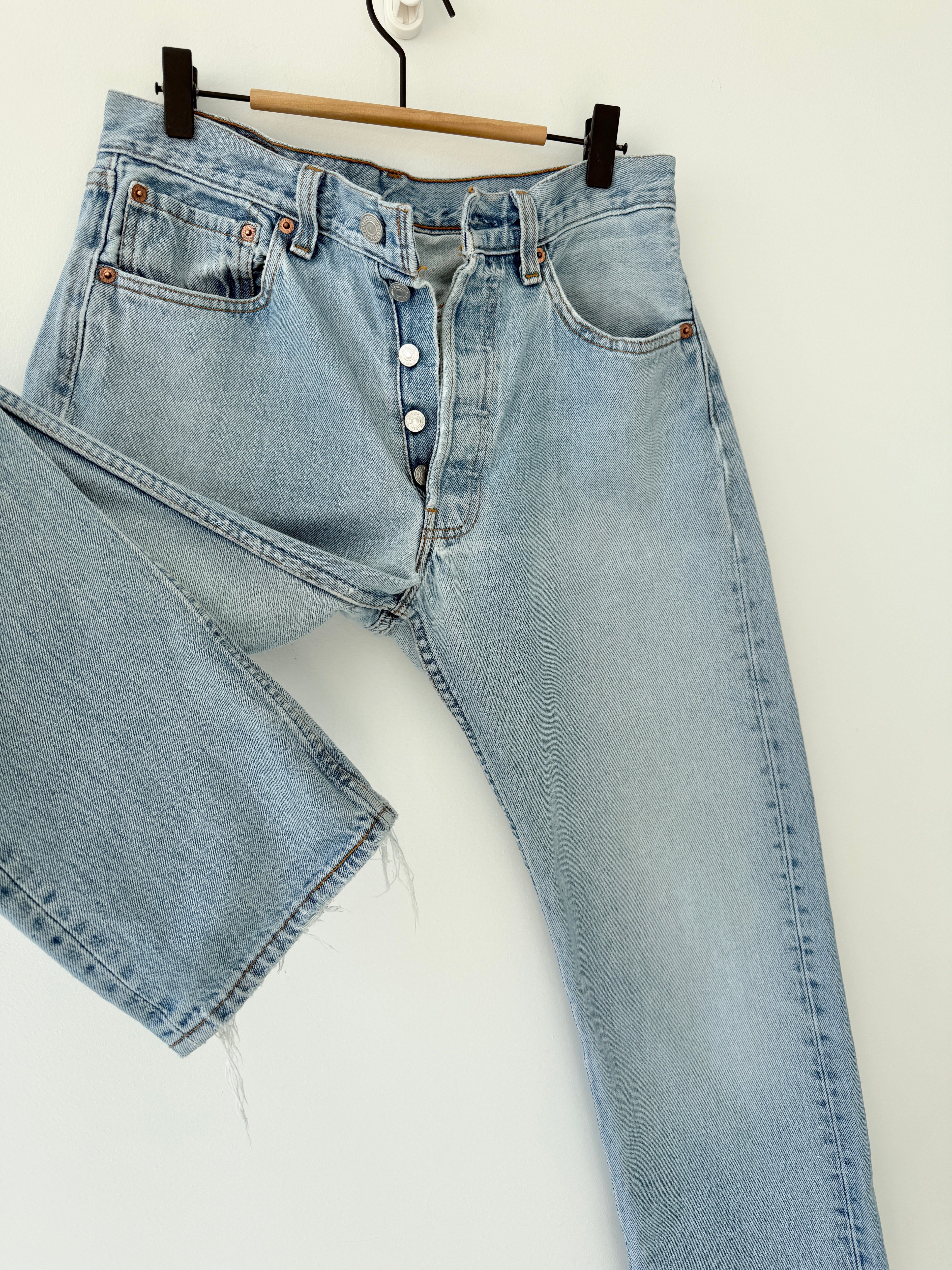 W29 L30 vintage Levis 501 28/29” measured light faded blue denim Levi’s 501s USA