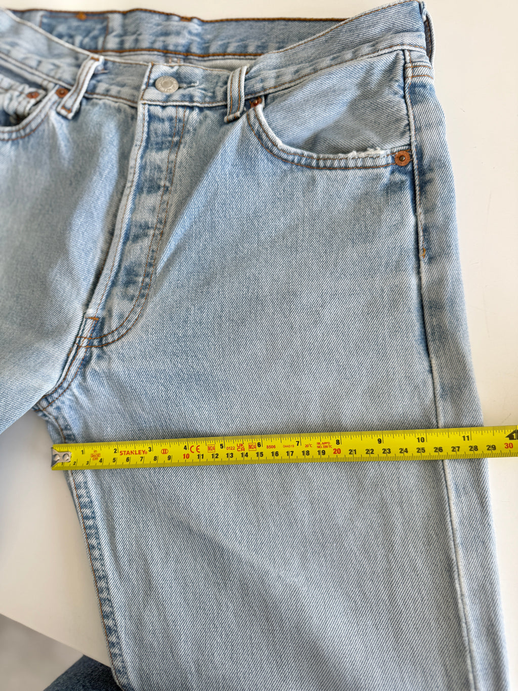 W28 L33 vintage Levis 501 27-28” measured light faded blue made in 90s