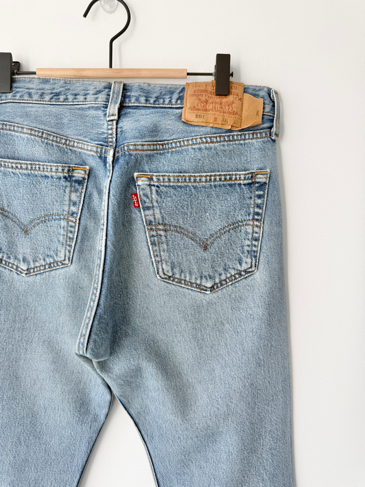 W31 L31 vintage Levis 501 medium light blue 30/31” measured waist 501s 90s USA