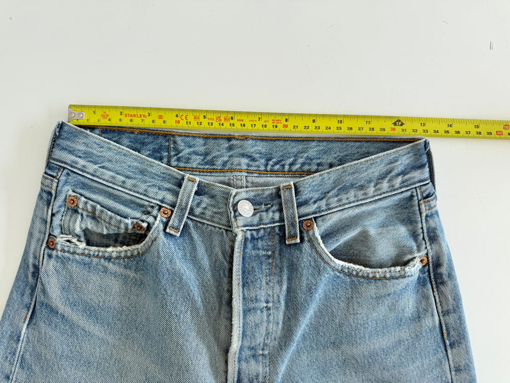 W26 L31 vintage Levis 501 25/26” measured waist medium light blue 501s Y2K denim