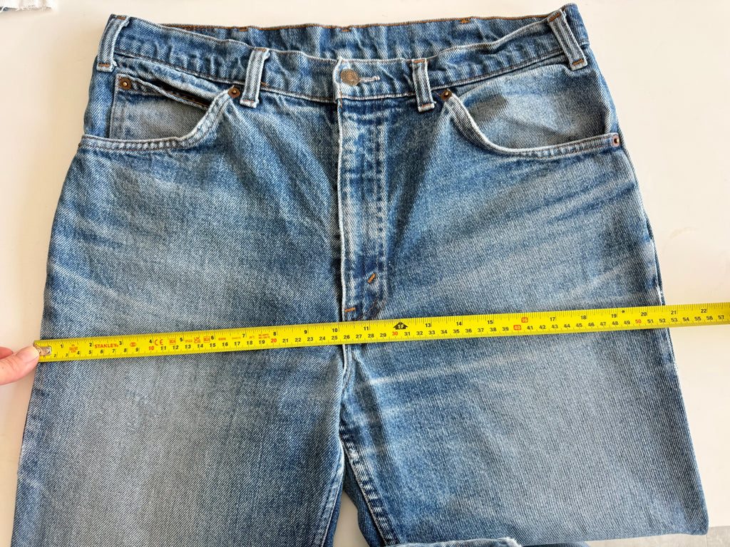W33 L32 vintage Levis dark faded blue 32/33” measured waist late 80s levis orange tag