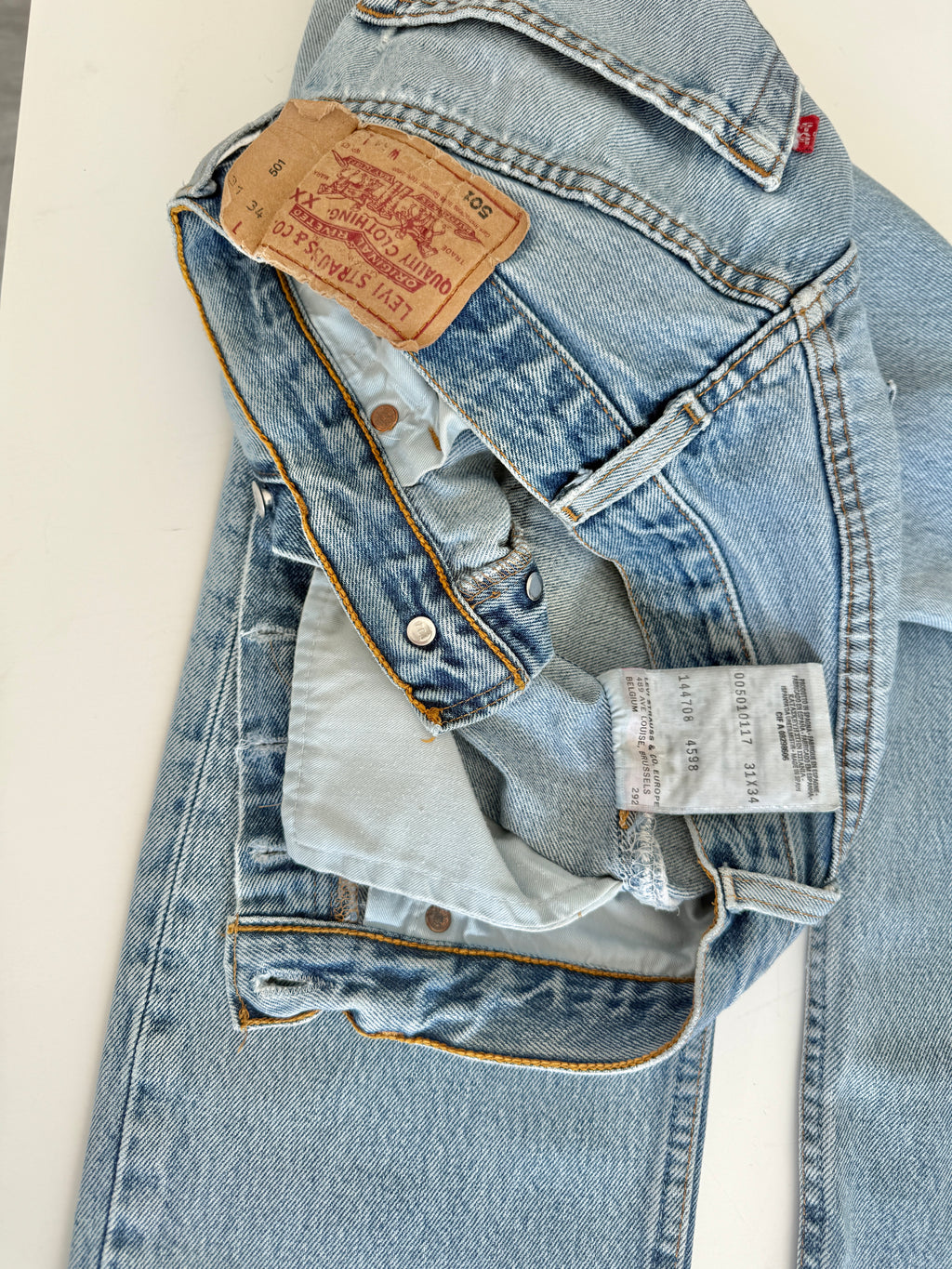 W28 L33 vintage Levis 501 28” measured waist light blue 90s 501s