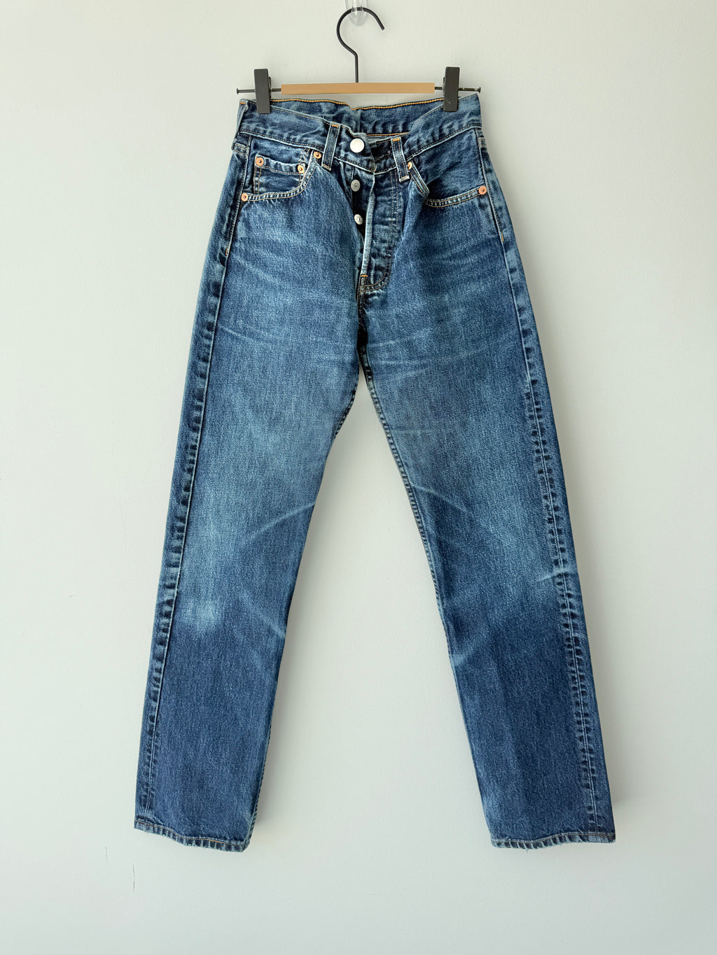 W24 L29 vintage Levis 501 23/24” measured waist dark indigo faded blue 501s