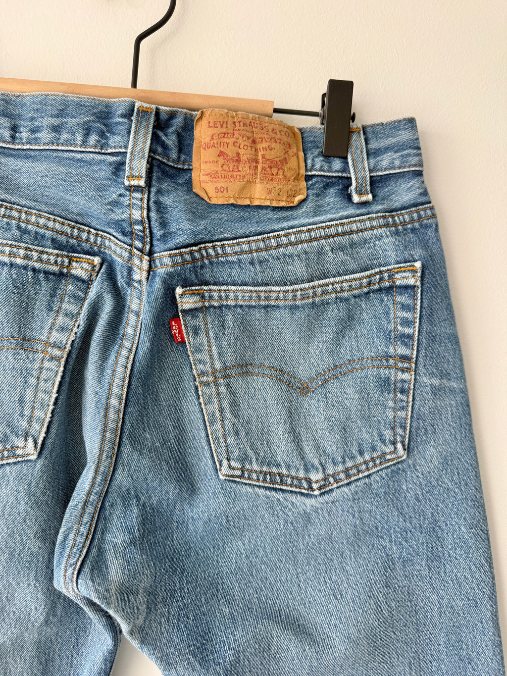 W29 L29 vintage Levis 501 dark faded blue 28/29” measured waist 501s 90s USA