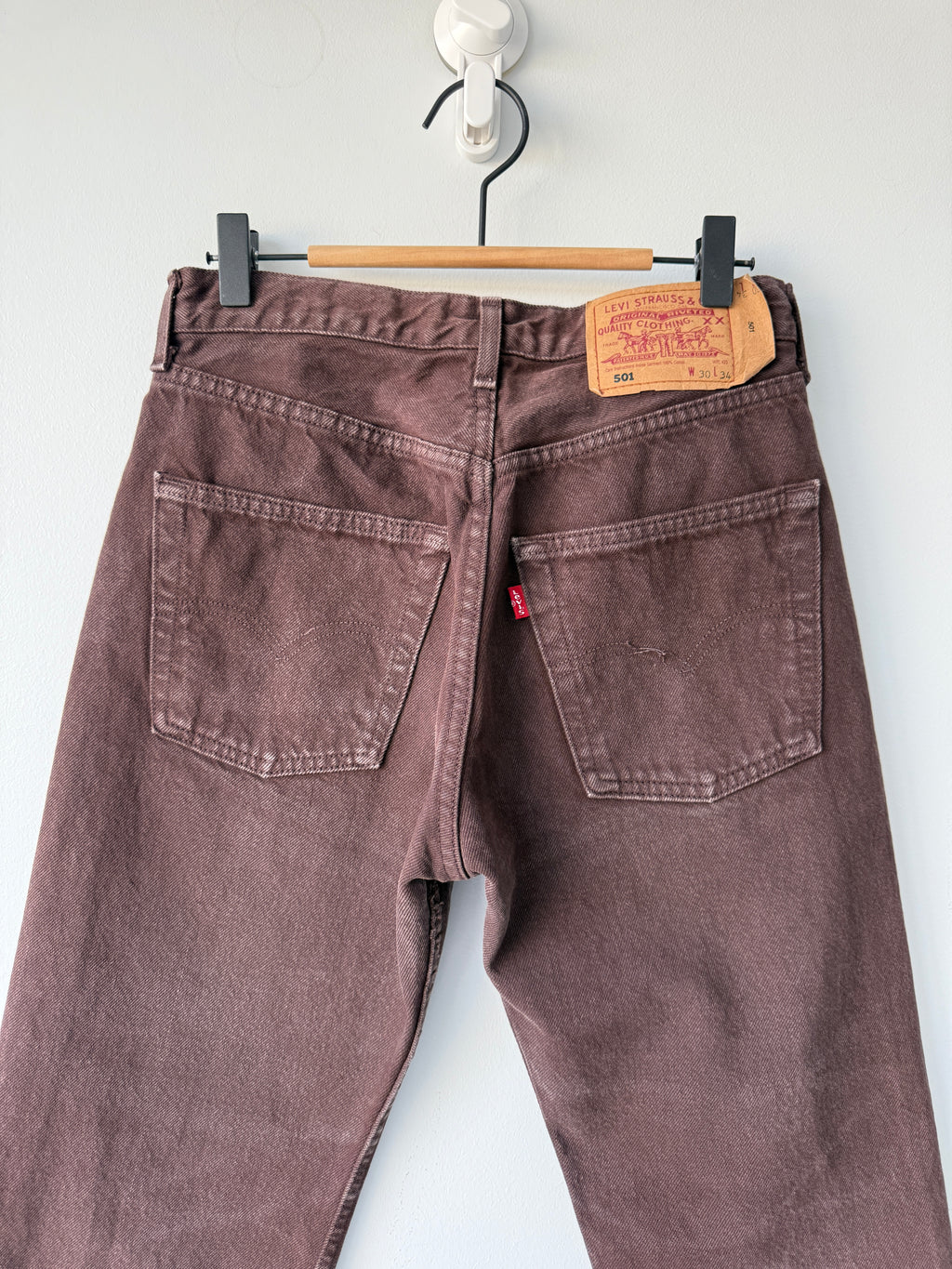 W27 L26 vintage Levis 501 26-27” dark brown 90s Levi’s 501s