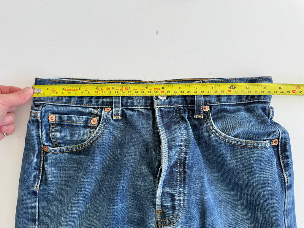 W28 L30 vintage Levis 501s 27/28” measured dark fade blue 501s Y2K