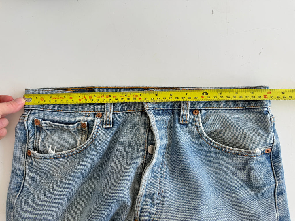 W31 L31 vintage Levis 501 medium light blue 30/31” measured waist 501s 90s USA