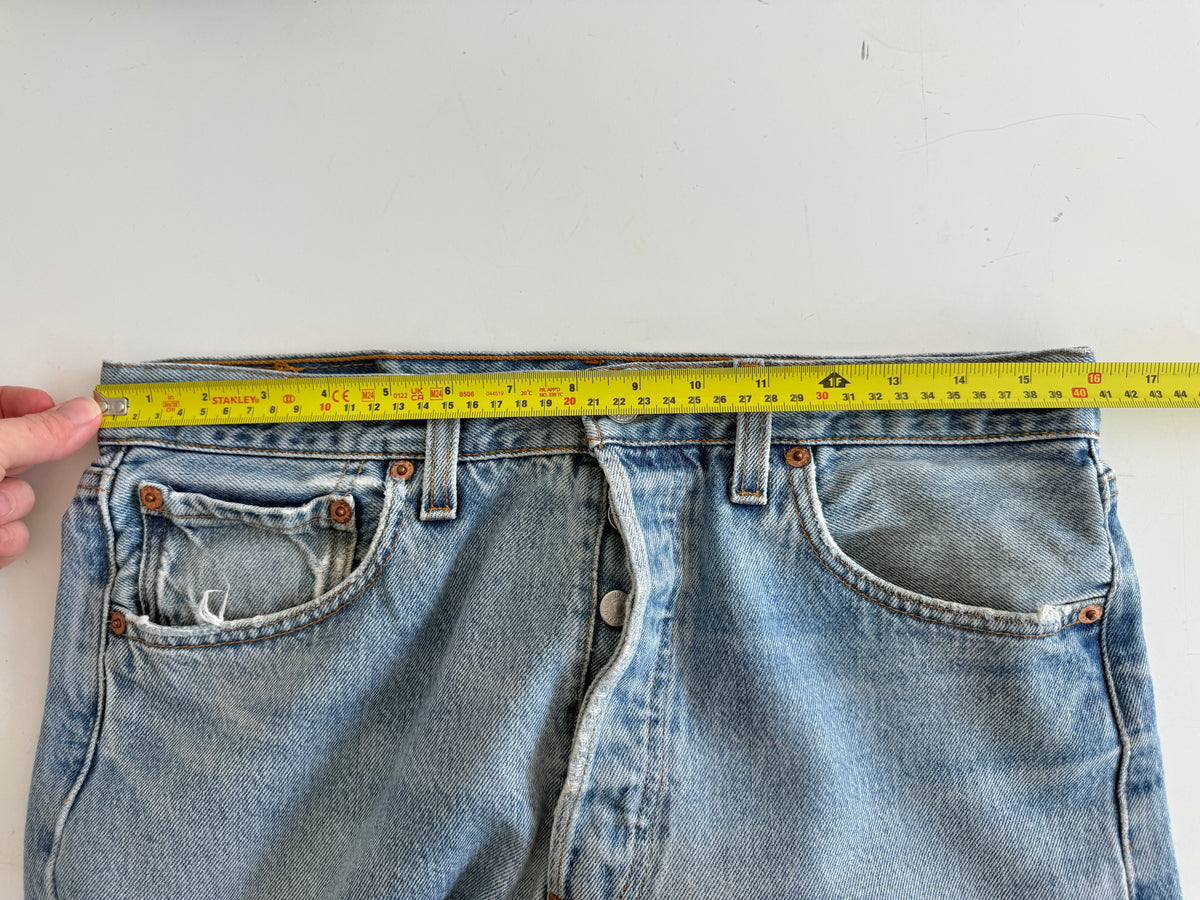 W31 L31 vintage Levis 501 medium light blue 30/31” measured waist 501s 90s USA