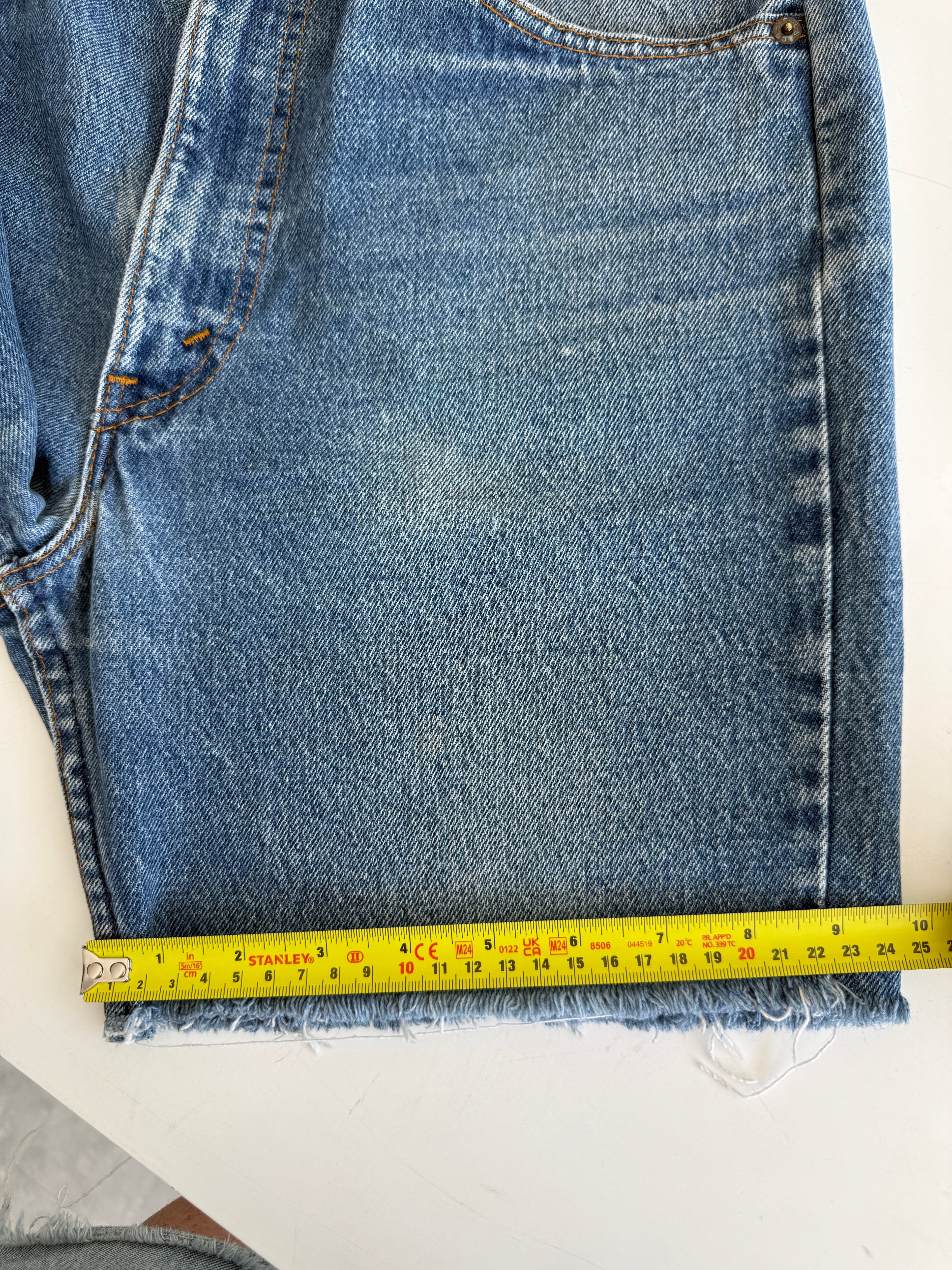 W30 L29 vintage Levis 517 30/31” measured waist medium blue faded  80s 517s shorts