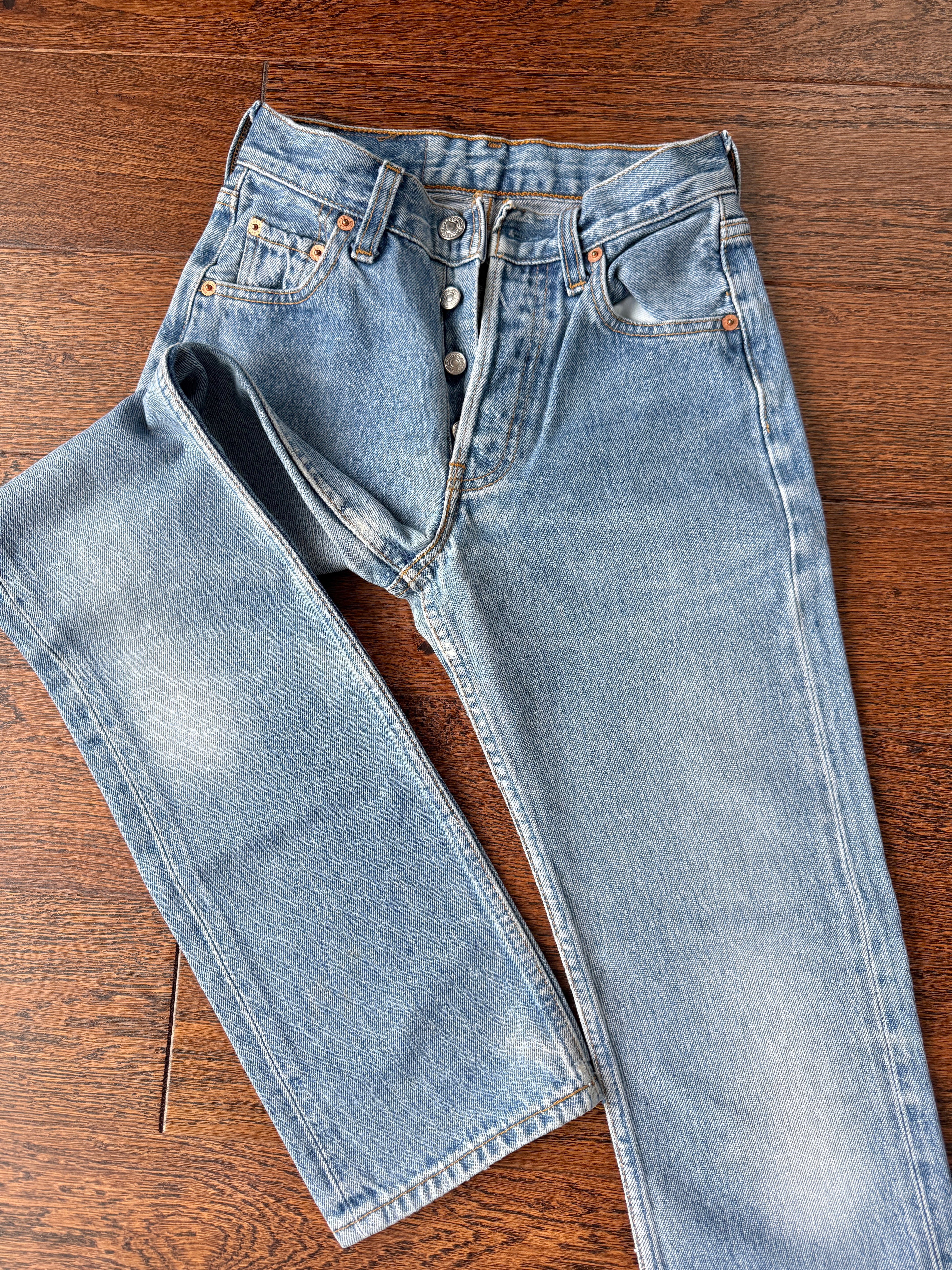 Softer w22 L27 Levis 501 vintage medium blue 90s denim straight leg jeans 501 21”/22” waist (febuk)