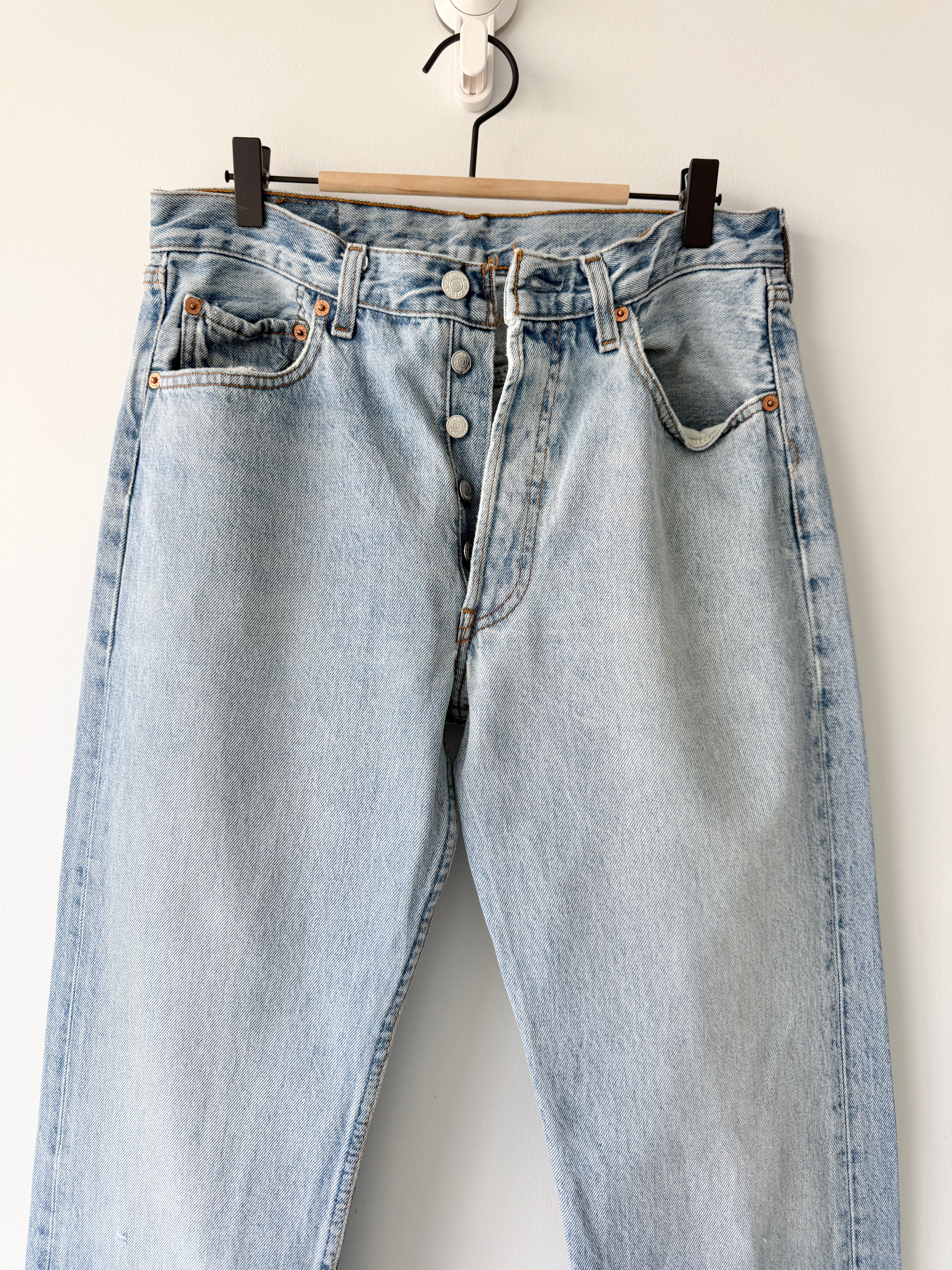 W29 L35 vintage Levis 501 28-29” measured light blue faded 90s denim Levi’s 501s