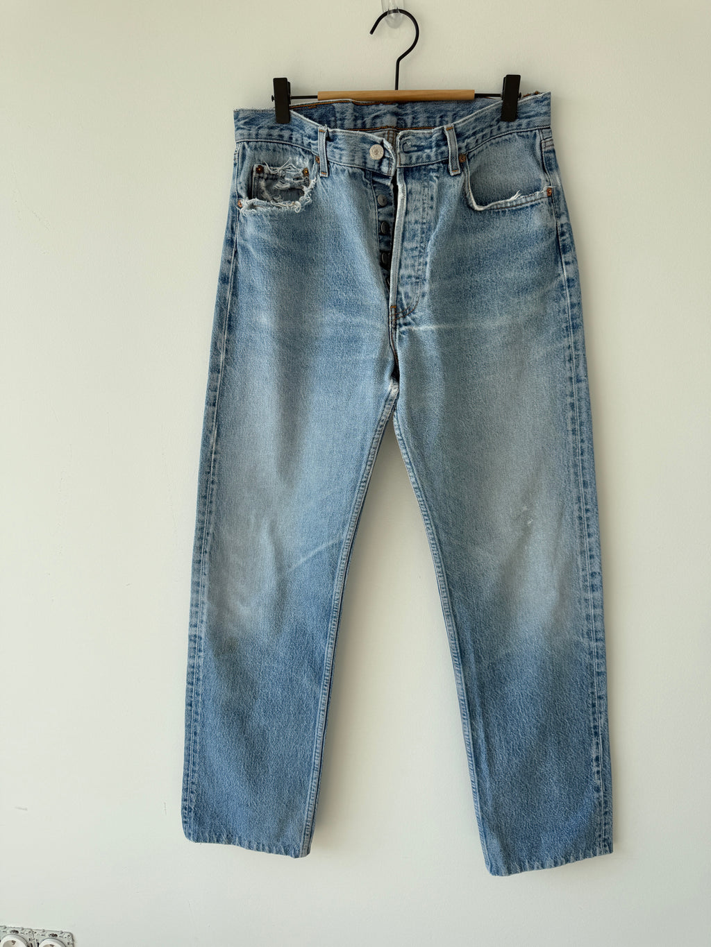 W31 L31 vintage Levis 501 30/31” measured waist light faded blue 80s 501s
