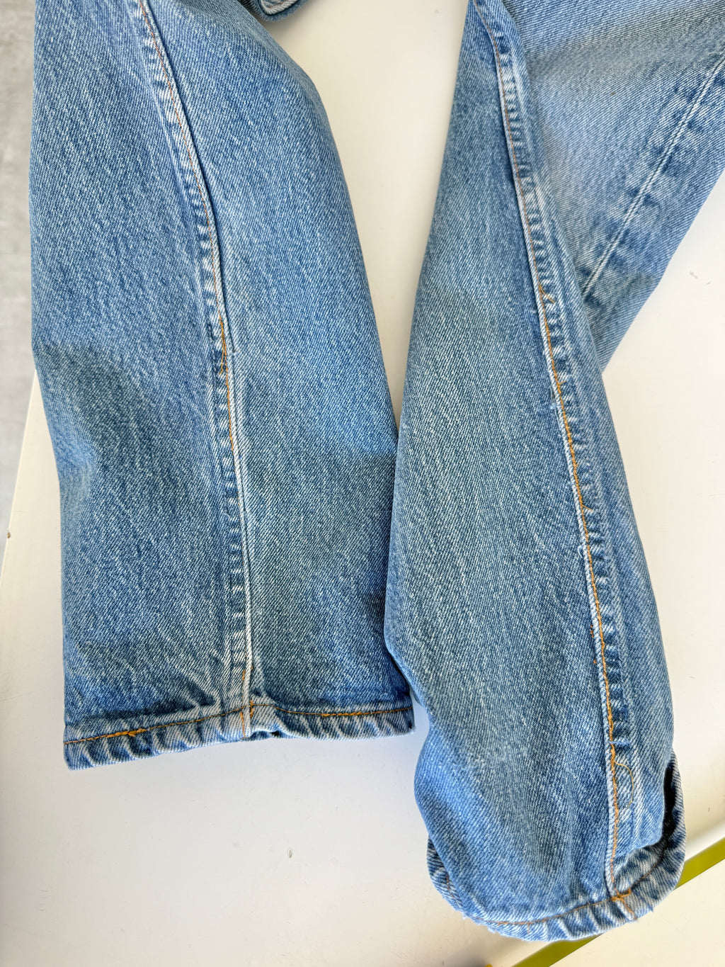 W27 L31 vintage Levis 501s 27” measured dark faded blue 501s 90s USA