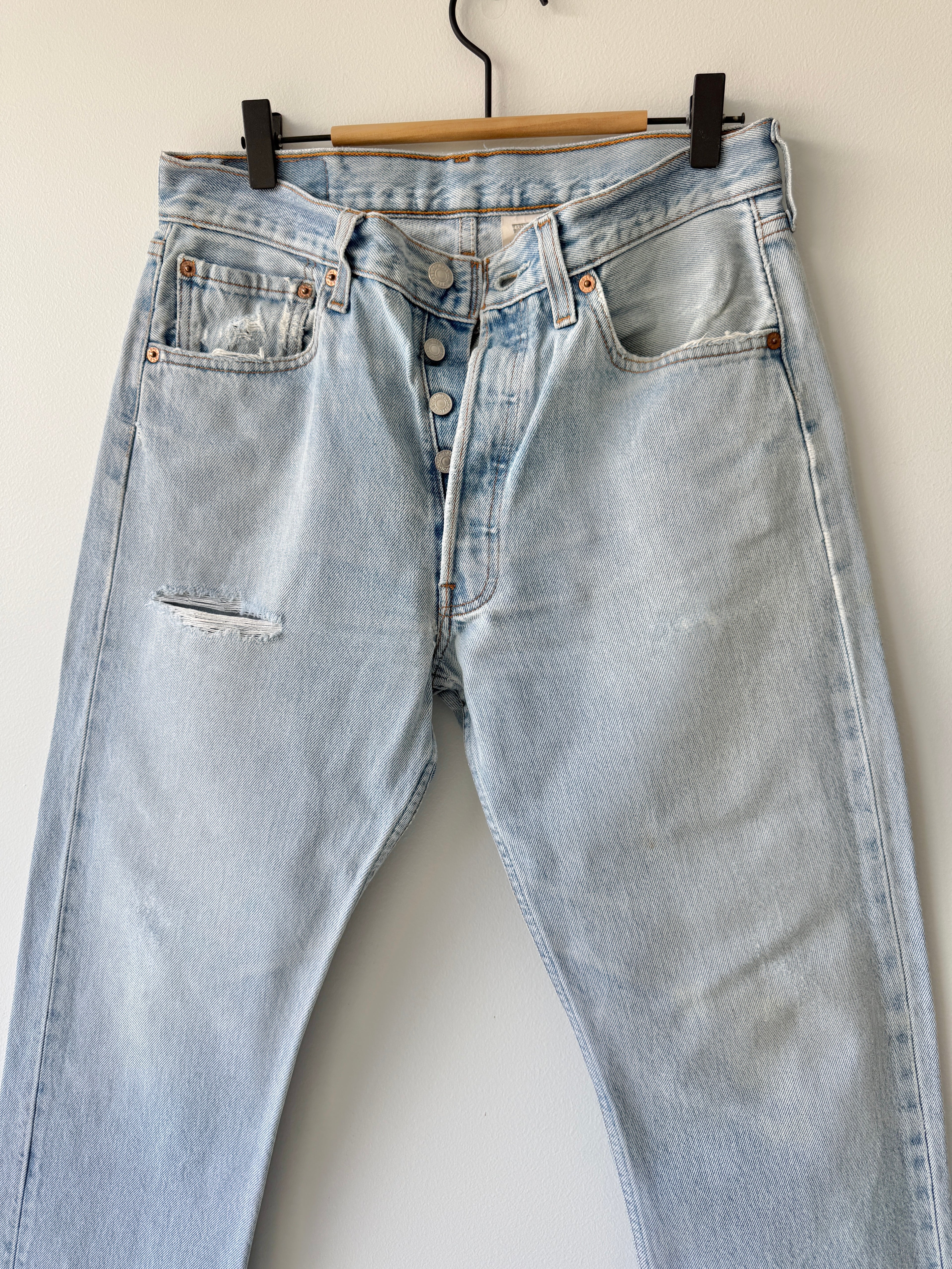 W30 L31 vintage Levis 501 29/30” light blue Levi’s 501s destroyed but beautiful denim