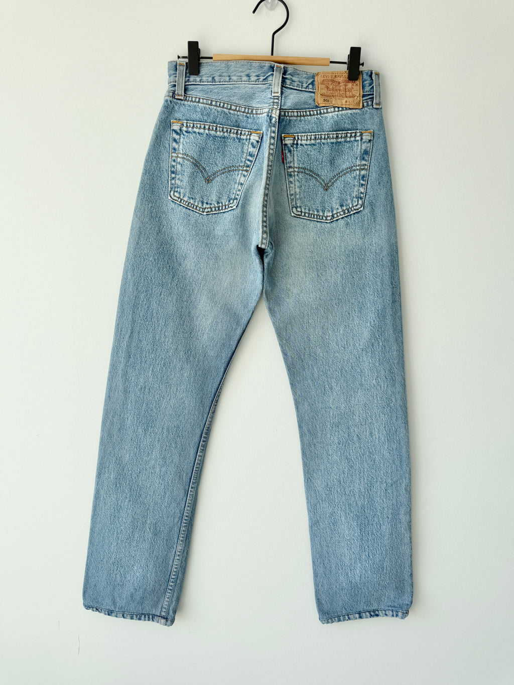 W26 L30 vintage Levis 501 25/26” measured waist medium blue 501s made in 90s