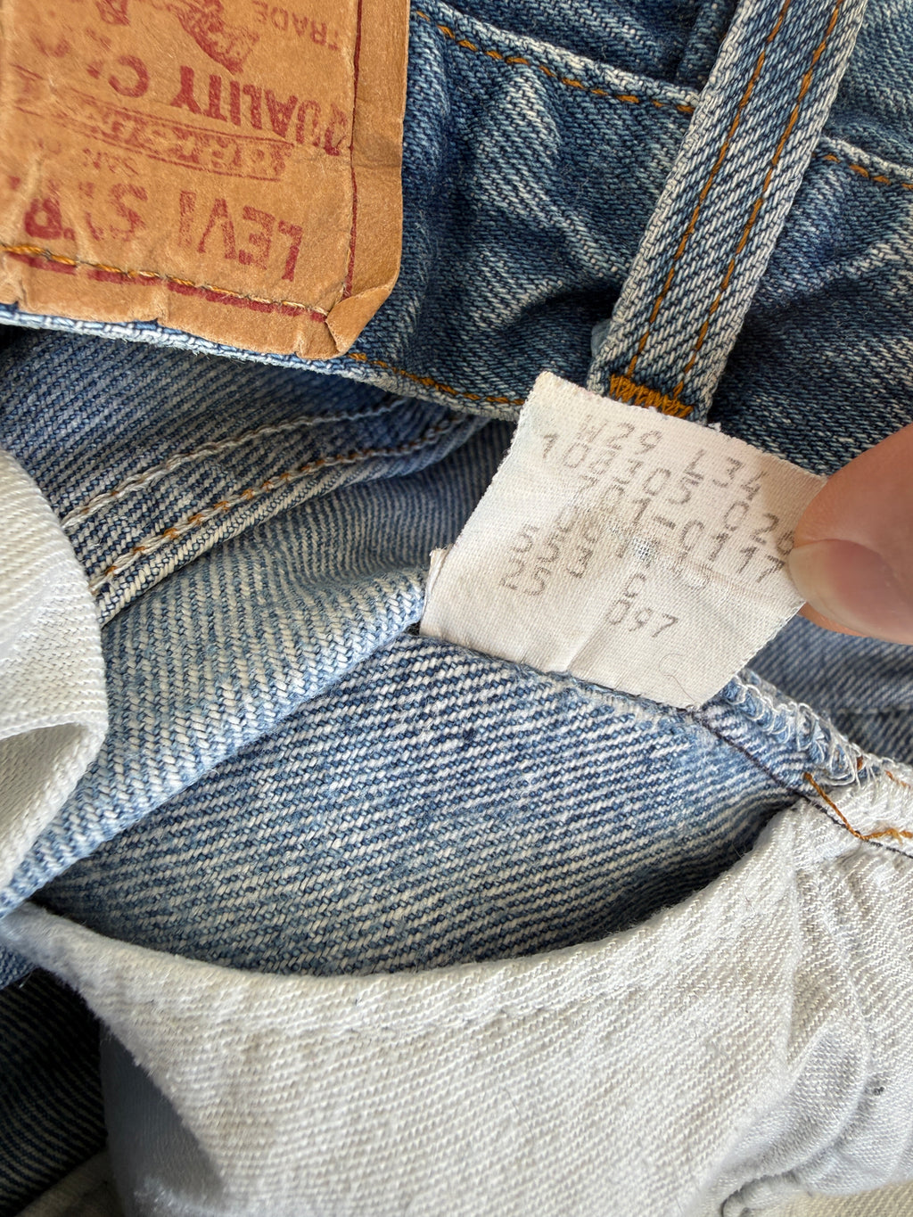 Distressed W26 L30 vintage Levis 701 0117 25/26” measured waist dark faded 80s 701 0117