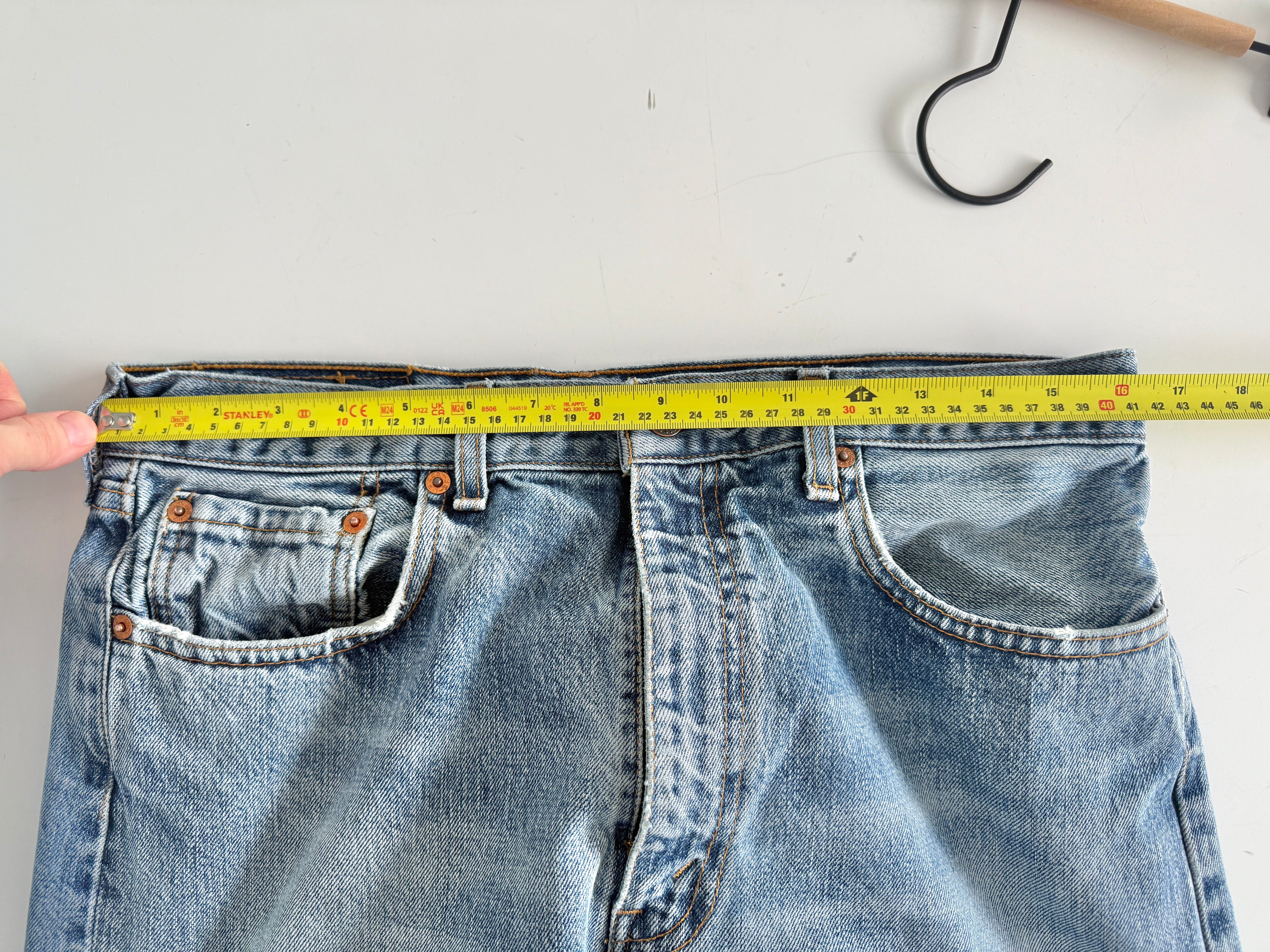 W32 L33 vintage Levis 505 31-32” measured medium faded blue 90s Levi’s 505s