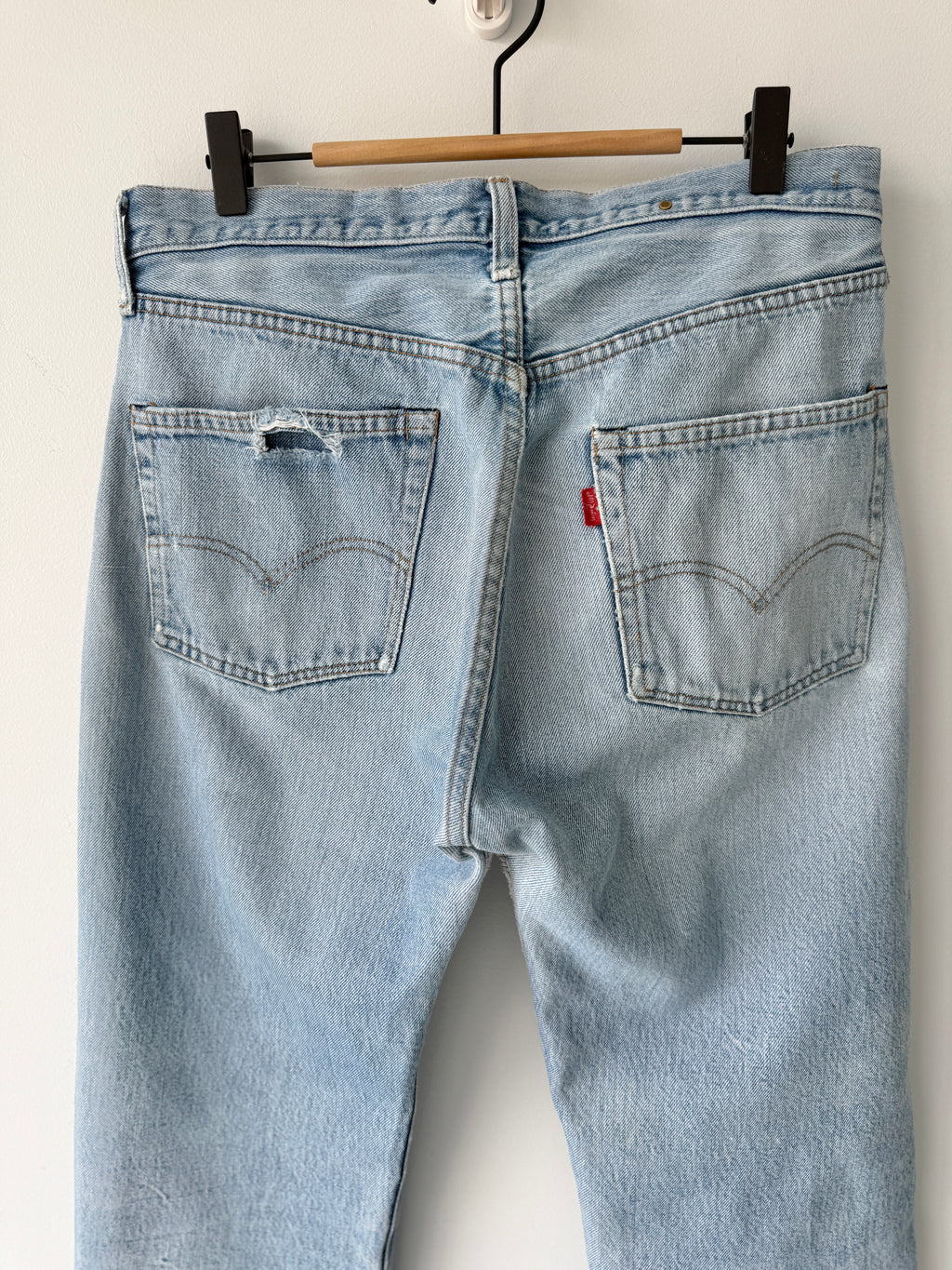 W31 L32 vintage Levis 501 30/31” measured light faded blue denim 70’s 501s USA button 6