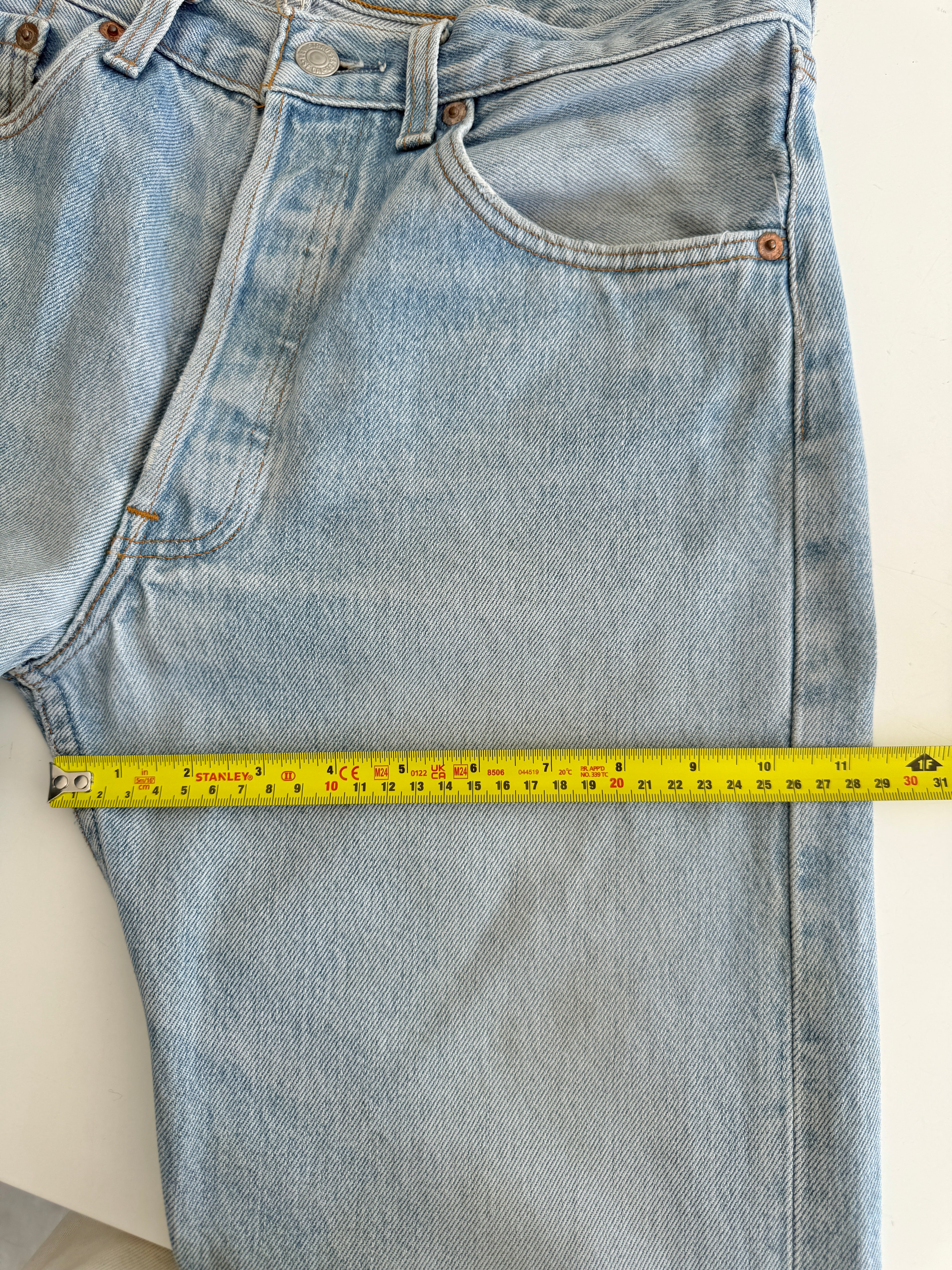 W30 L29 vintage Levis 501xx 30” measured waist light faded blue USA 90s  501xx