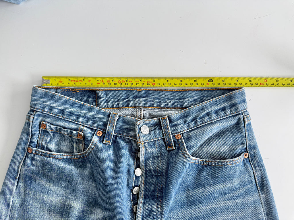 W29 L27 vintage Levis 501s 28/29” medium blue whiskers fade denim Levi’s 501s 90s USA