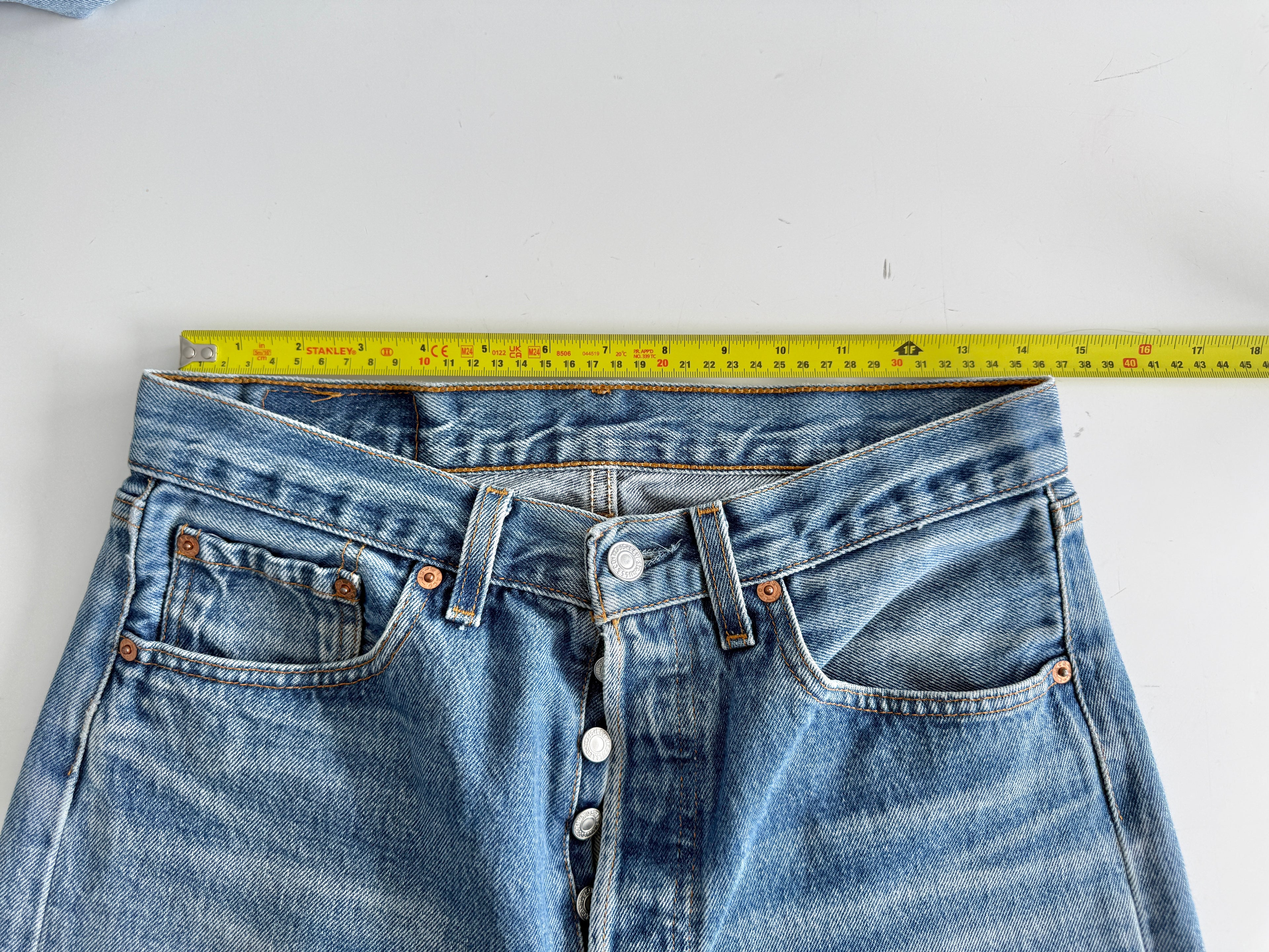 W29 L27 vintage Levis 501s 28/29” medium blue whiskers fade denim Levi’s 501s 90s USA
