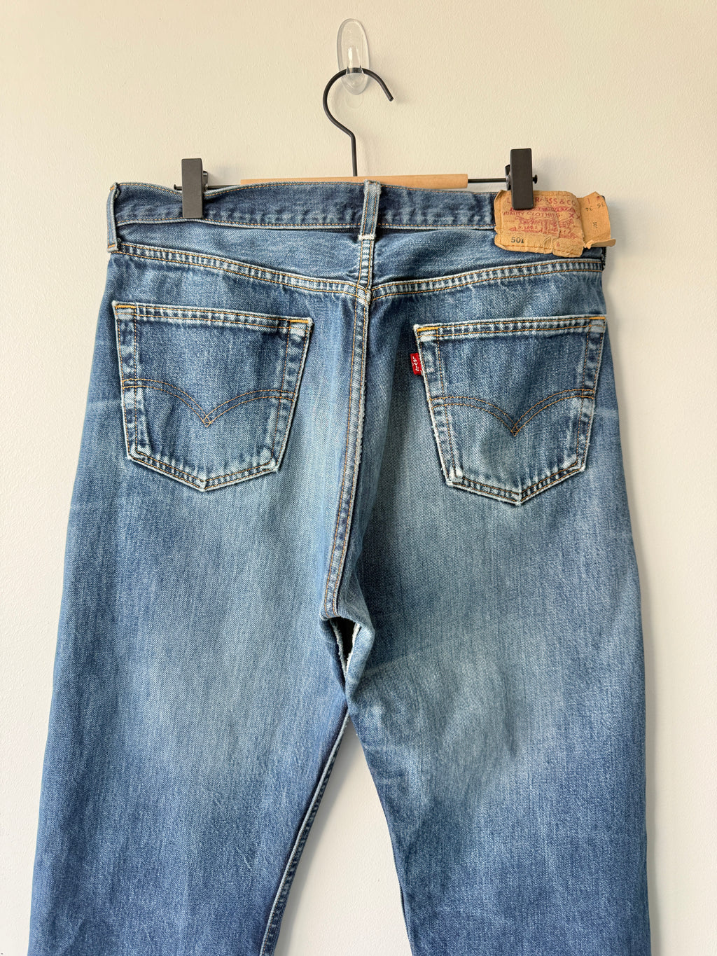 W33 L33 vintage Levis 501 dark blue 33” measured waist Y2K levis 501s