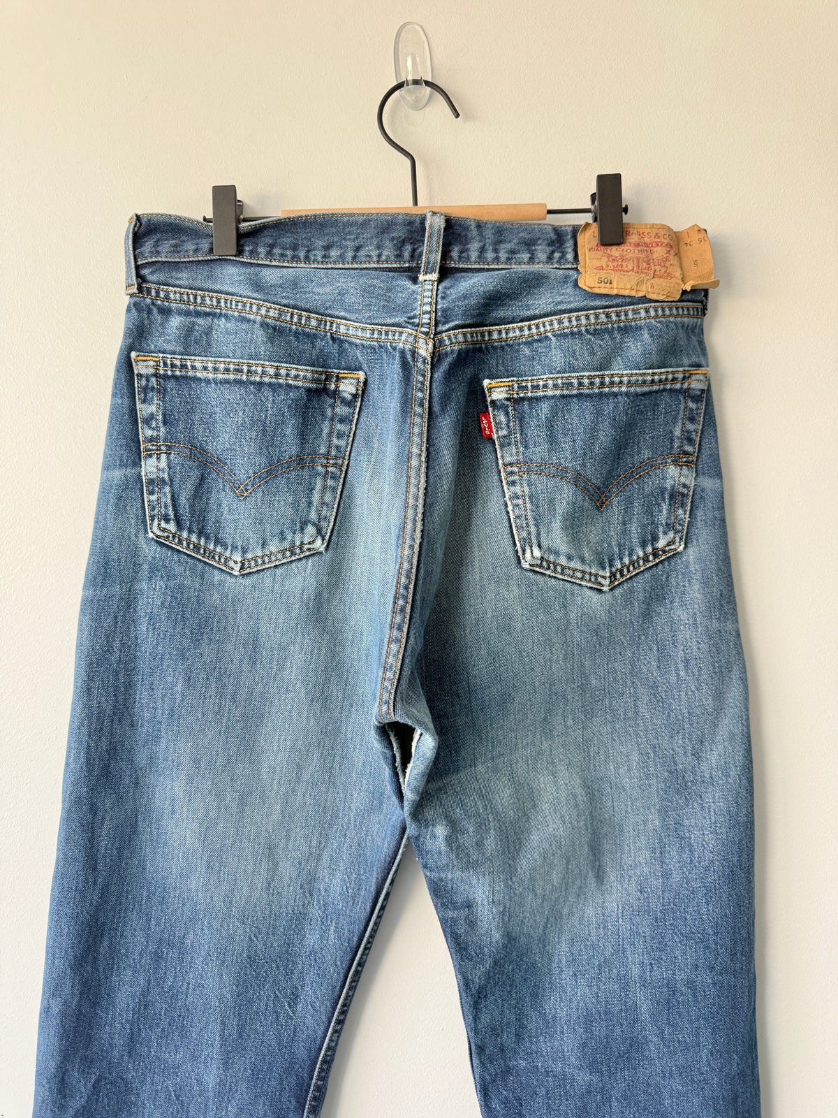 W33 L33 vintage Levis 501 dark blue 33” measured waist Y2K levis 501s