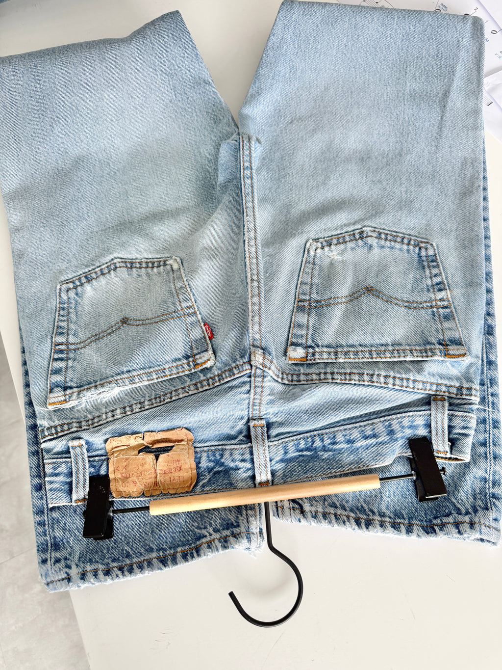 W28 L32 vintage Levis 501 27/28” measured medium light blue faded 80s USA Levi’s 501s golden buttons