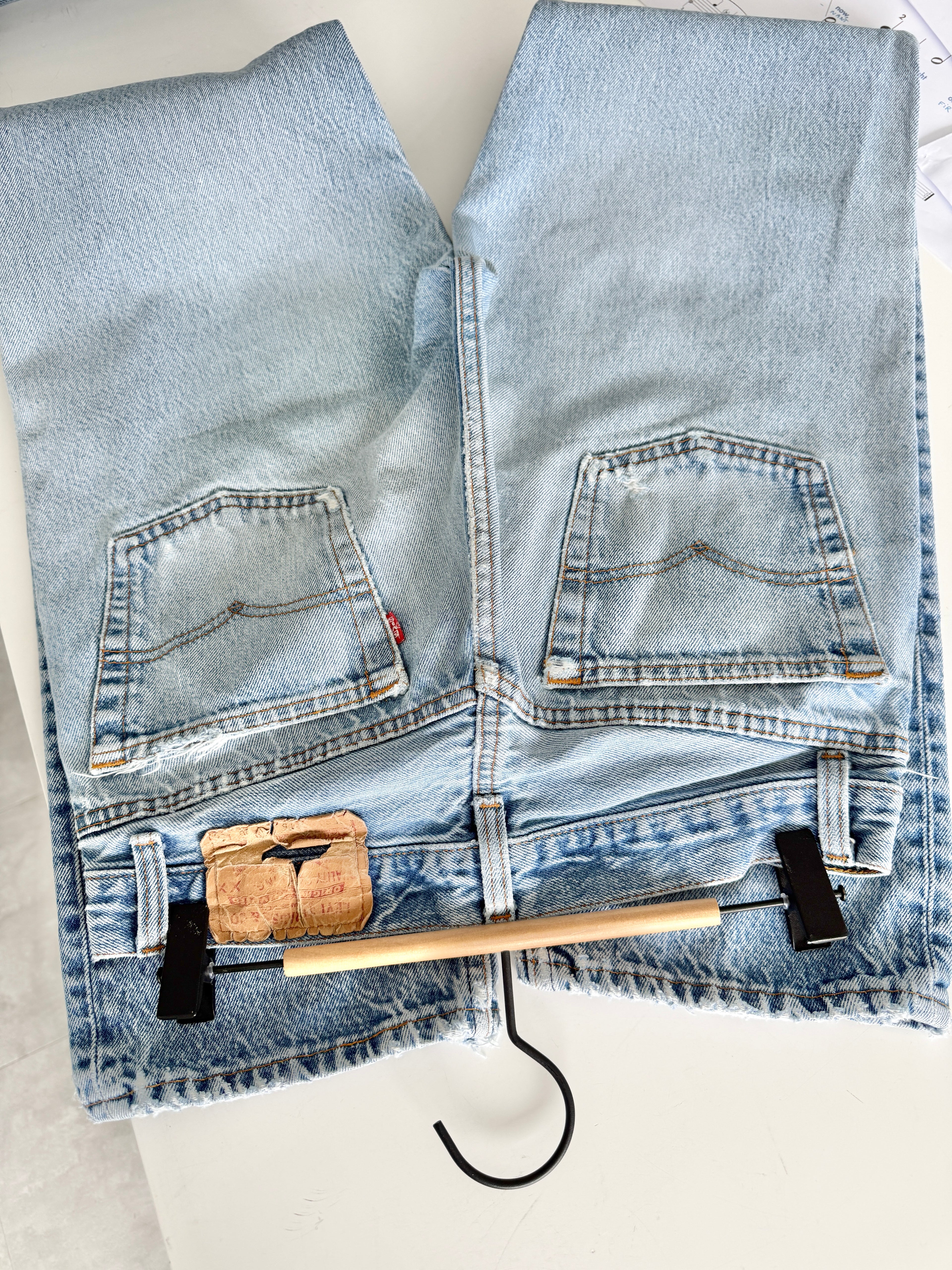 W28 L32 vintage Levis 501 27/28” measured medium light blue faded 80s USA Levi’s 501s golden buttons