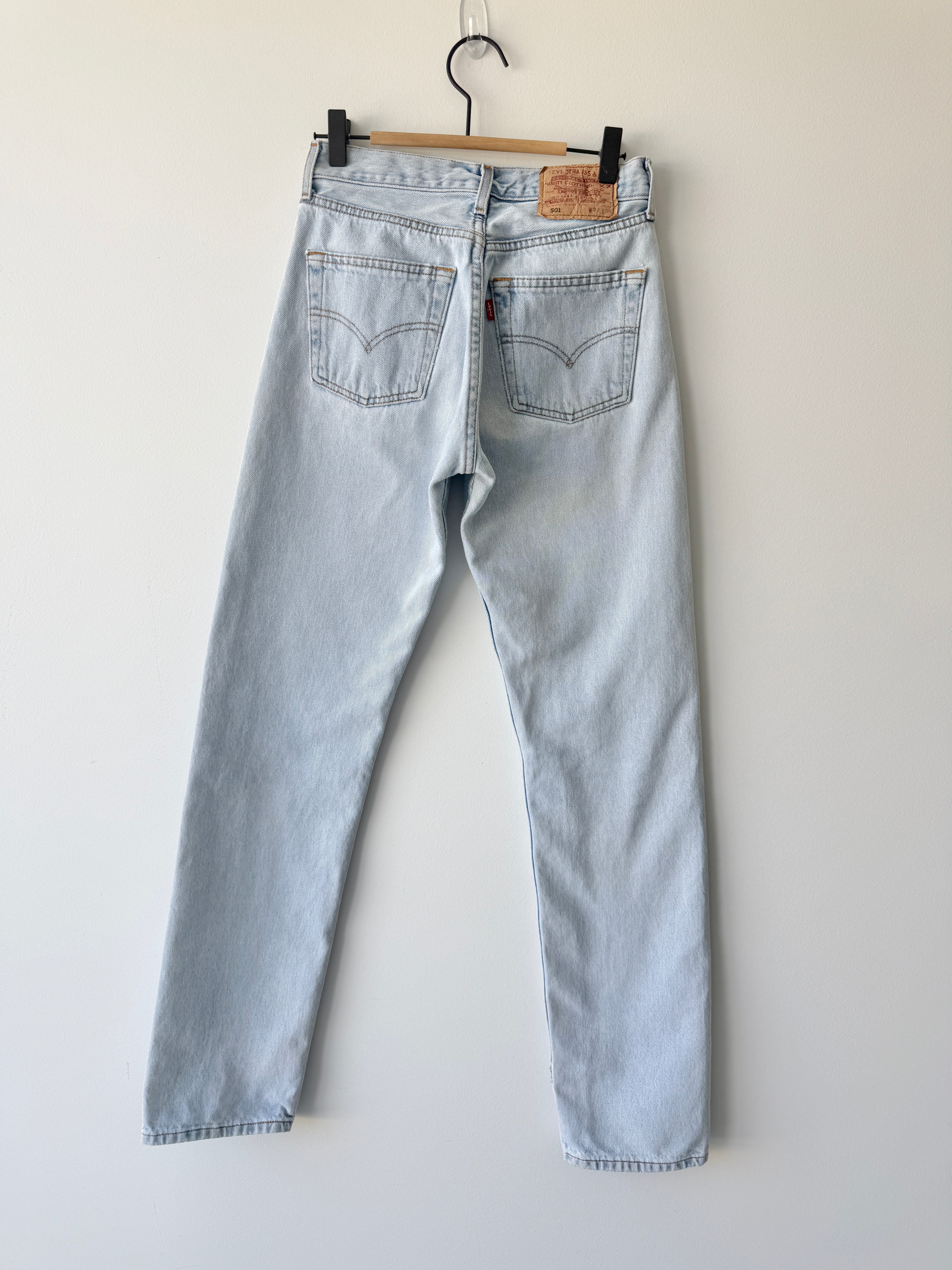 Vintage Levi’s 501 w26 L33 1998